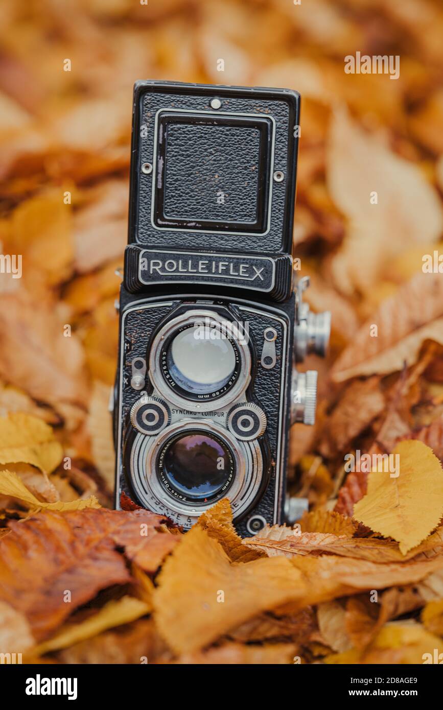 Die schöne Vintage Mittelformat-Doppelobjektiv-Kamera Rolleiflex Stockfoto Die schöne Vintage Mittelformat-Doppelobjektiv-Kamera Rolleiflex Stockfoto