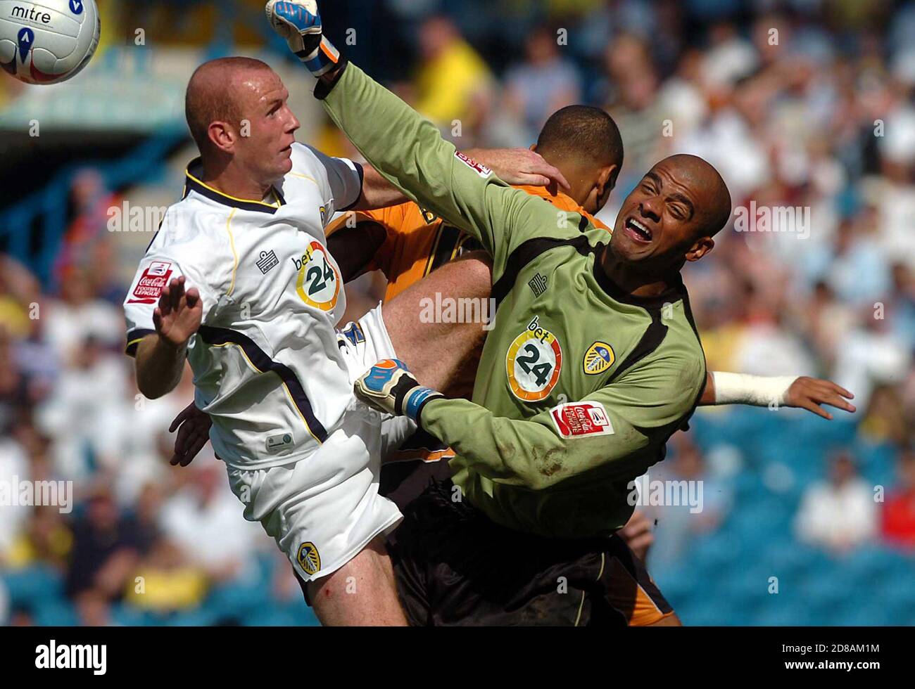 Leeds United gegen Wolverhampton Wanderers, 10. September 2006 in der Elland Road. Stephen Crainey (links) und Tony Warner räumen den Ball vor Wolves Jay Bothroyd ab Stockfoto