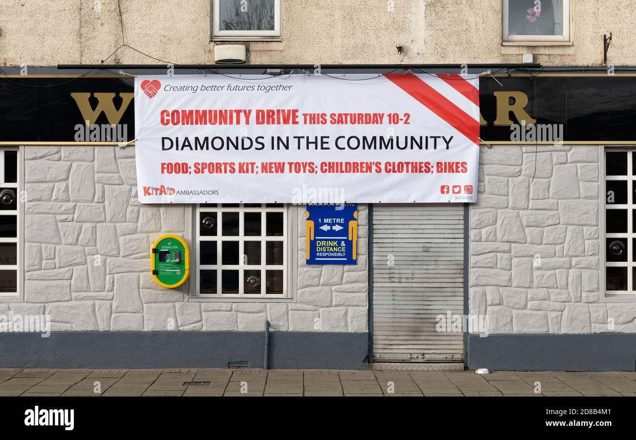 Charity Community Drive Event Sammeln von Gegenständen zur Unterstützung der lokalen Gemeinschaft während der Coronavirus-Pandemie, Airdrie, North Lanarkshire, Schottland, Großbritannien Stockfoto