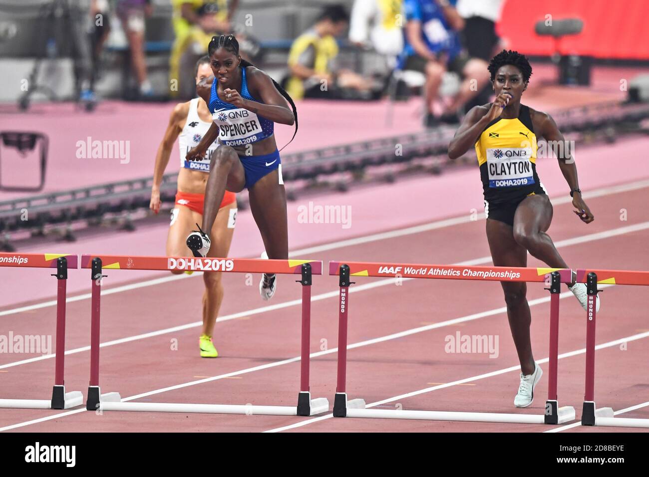 Ruschell Clayton (Jamaika), Ashley Spencer (USA). 400 Meter Hürden Frauen Halbfinale. IAAF Leichtathletik-Weltmeisterschaften, Doha 2019 Stockfoto
