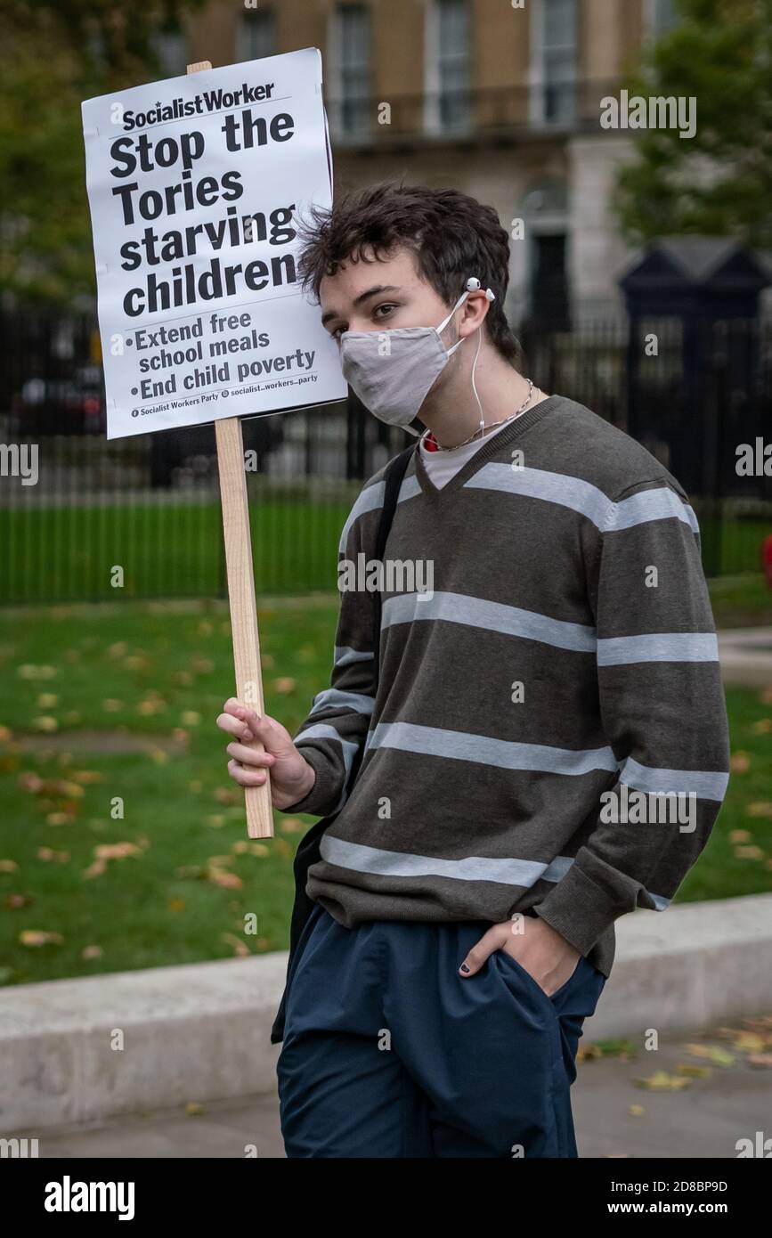 Protest für den Zugang zu freien Schulmahlzeiten in London, nachdem Boris Johnson und Tory-Abgeordnete Pläne ablehnten, kostenlose Schulmahlzeiten über die Feiertage zu verlängern. Stockfoto