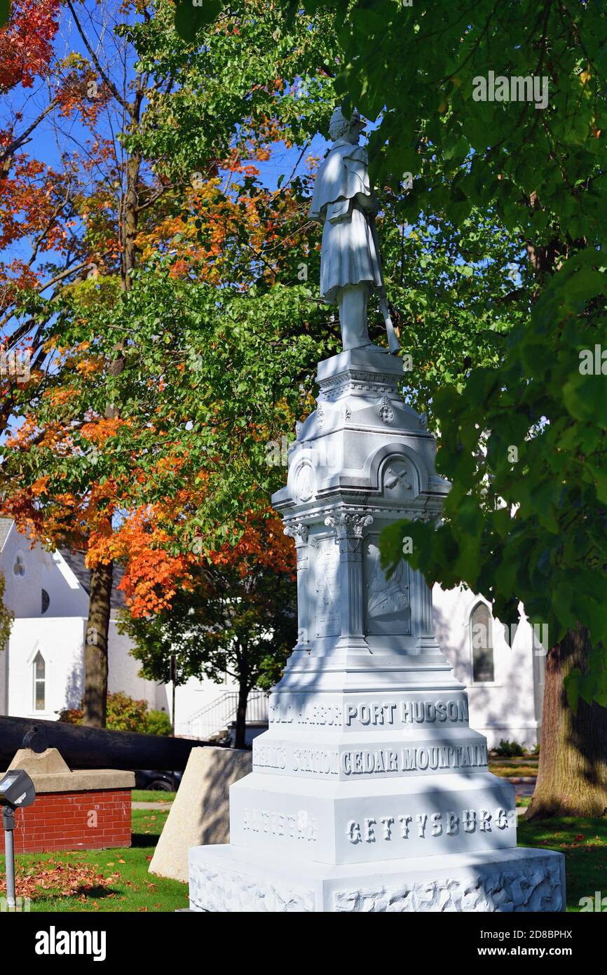 Traverse City, Michigan, USA. Ein Denkmal des amerikanischen Bürgerkriegs auf dem Gelände des Grand Traverse County Courthouse. Stockfoto