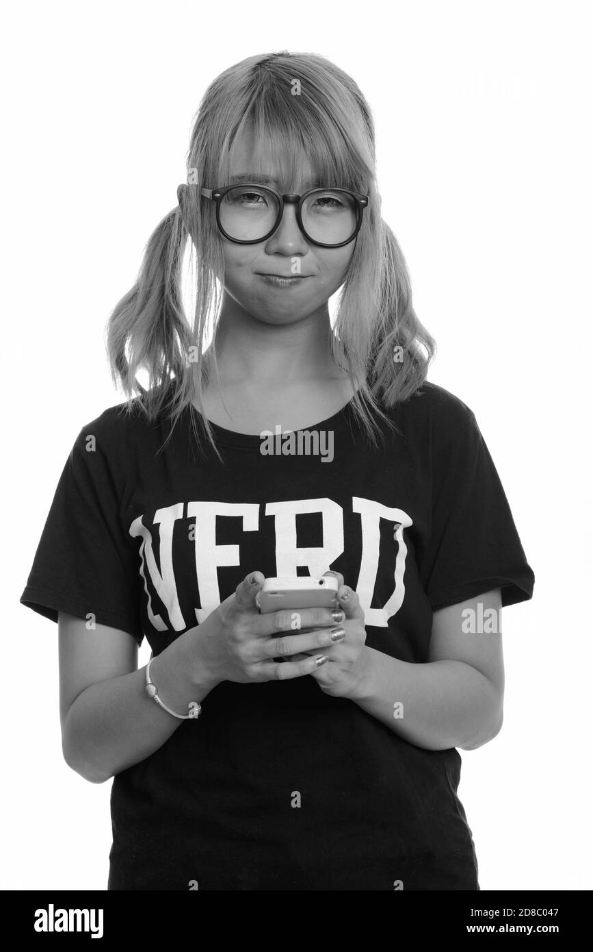 Junge süße Asiatische nerd Frau mit Mobiltelefon Stockfoto