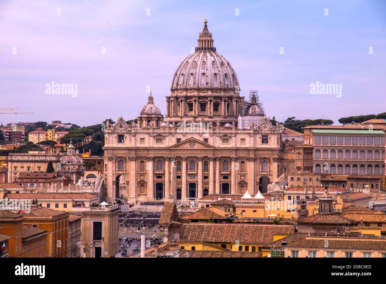 Blick über die Dächer zum Petersdom im Vatikan Rom Italien Stockfoto