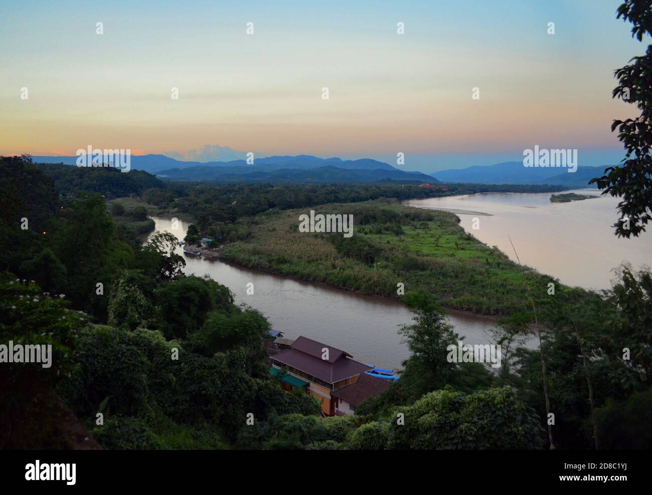 SOP Ruak, Thailand - Blick auf das Goldene Dreieck bei Dämmerung Stockfoto