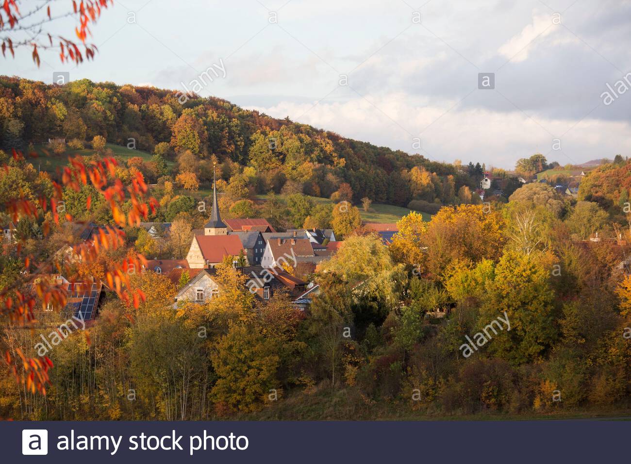 Nach einem sehr regnerischen Tag hat sich gestern Abend in Coburg Deutschland das Wetter geklart, um typische Herbstfarben und schöne Szenen zu produzieren. Für Donnerstag ist mit mehr Regen zu rechnen. Stockfoto