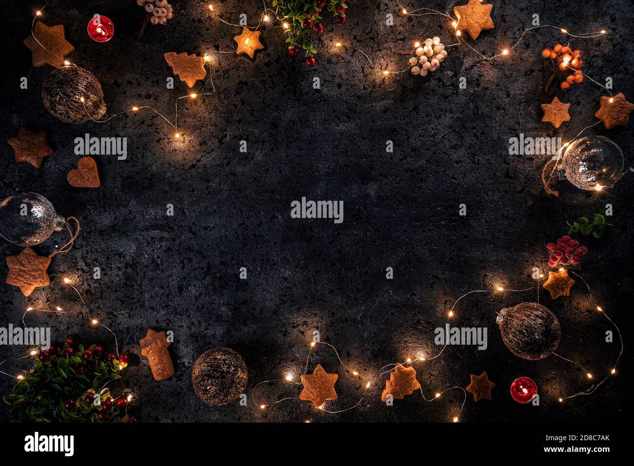 Weihnachtsrahmen mit Lebkuchen Stockfoto
