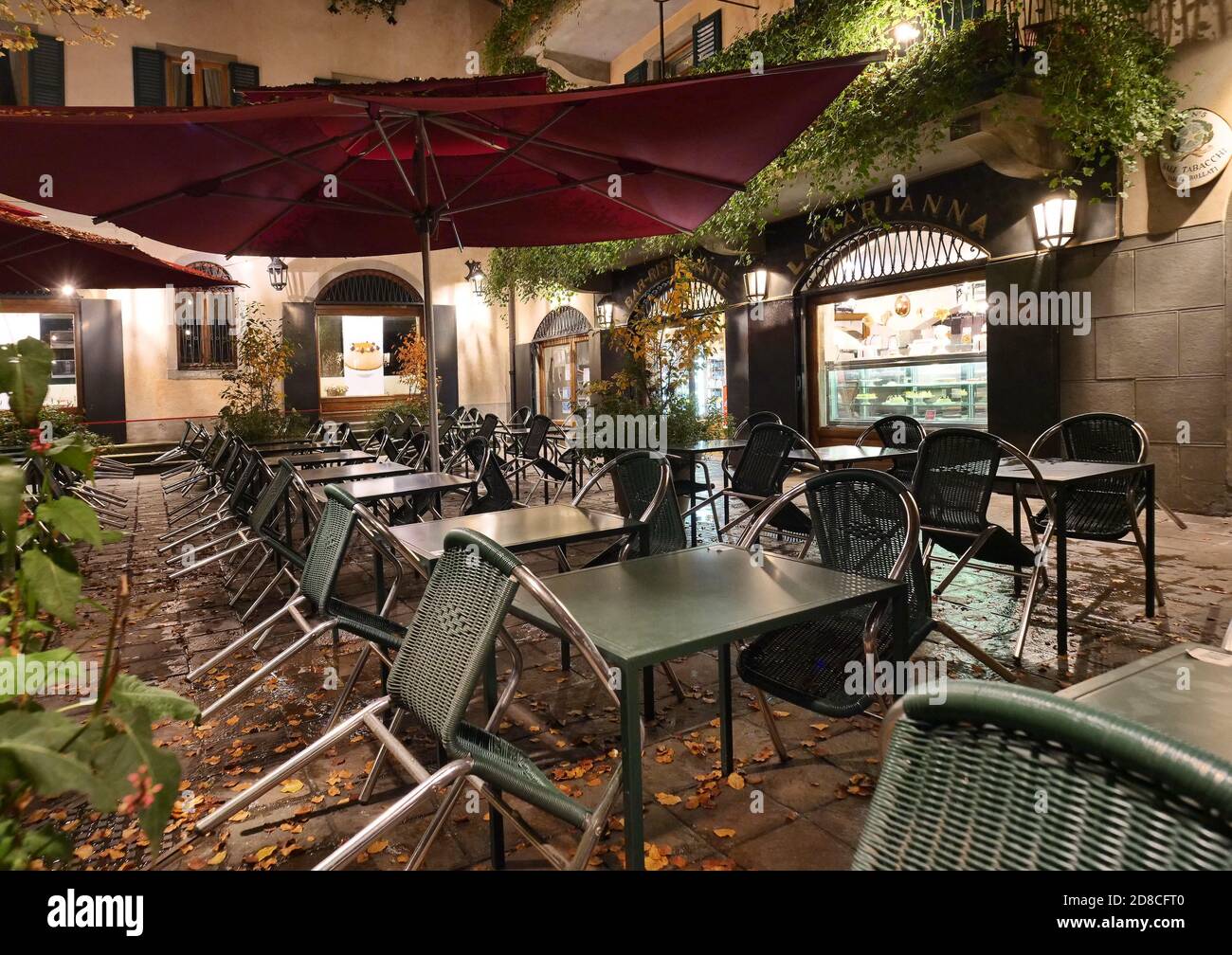 Oktober 2020: Bergamo Stadtbild um 18:00 Uhr obligatorische Schließung aller Bars und Restaurants nach dem neuen Sanitär Ministerialverordnung Stockfoto