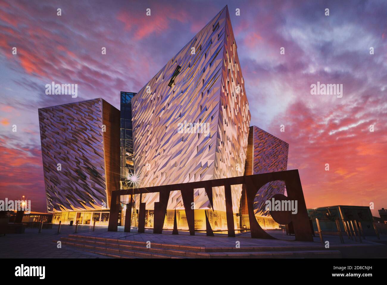 Sonnenuntergang über Belfast Titanic, Belfast, Nordirland, Vereinigtes Königreich Stockfoto