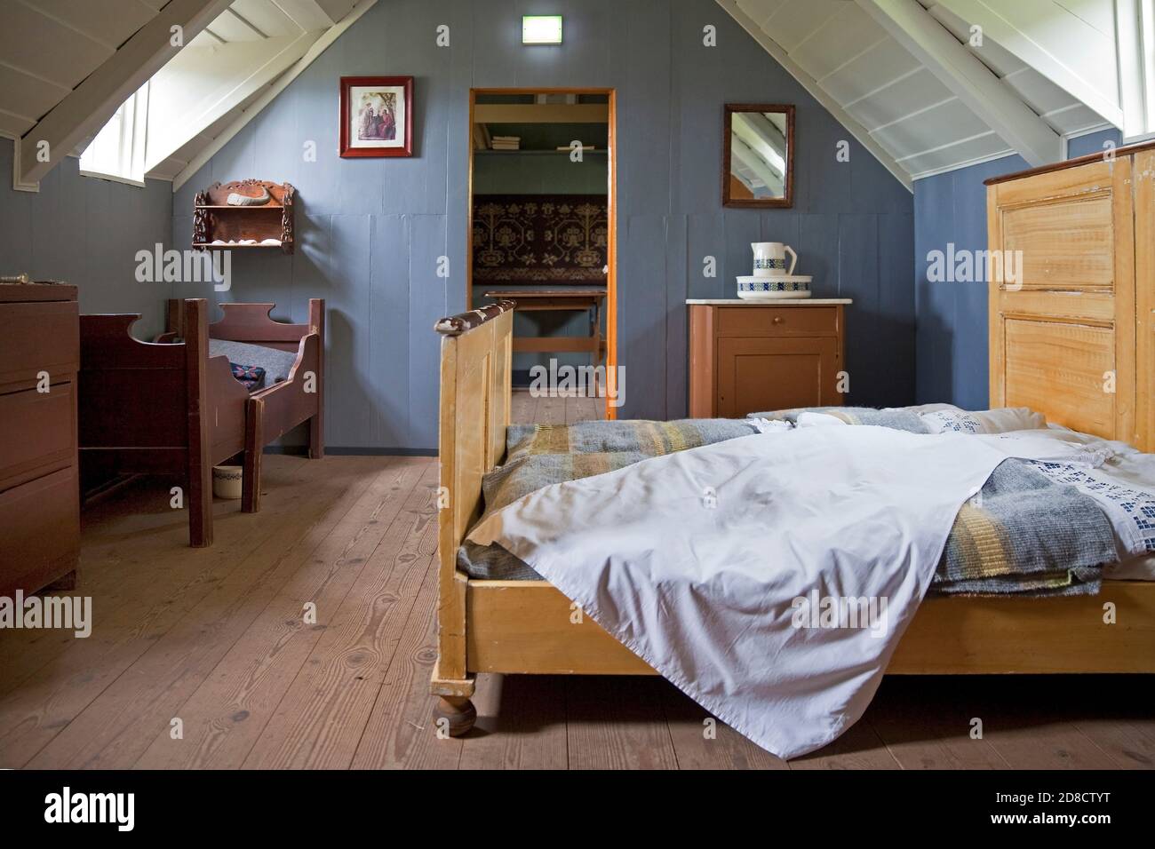 Schlafzimmer in den historischen Torfhäusern Laufas, Island Stockfoto