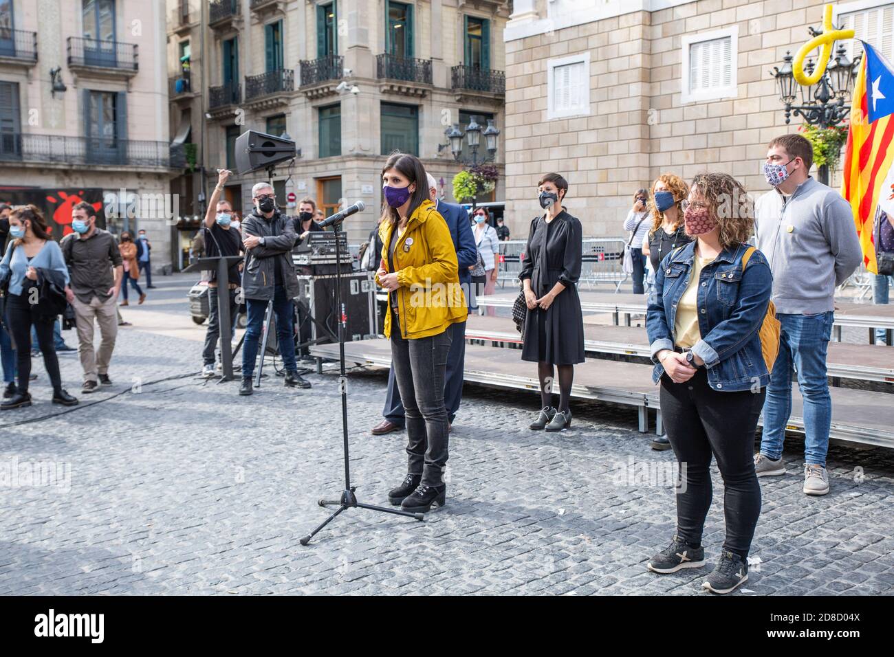 Barcelona, Spanien. 2020.10.28. Auf dem Sant Jaume-Platz versammeln sich politische Parteien und Organisationen, die sich für die Unabhängigkeit einstehen. Stockfoto