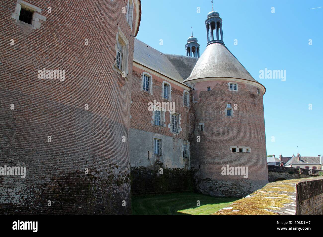 Mittelalterliche Backsteinburg in saint-fargeau in Burgund (frankreich) Stockfoto