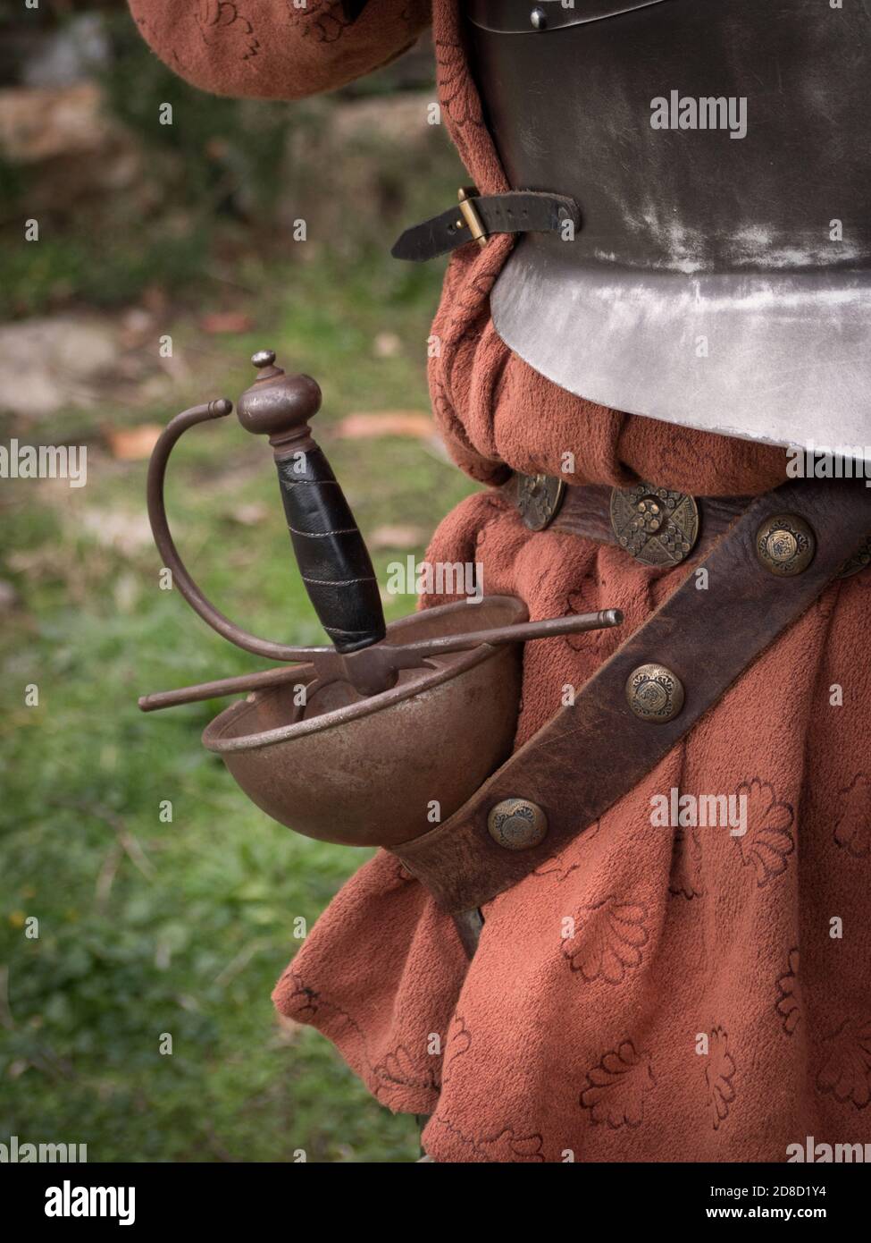 Nahaufnahme von Musketier vor dem herbstlichen Duell. Stockfoto