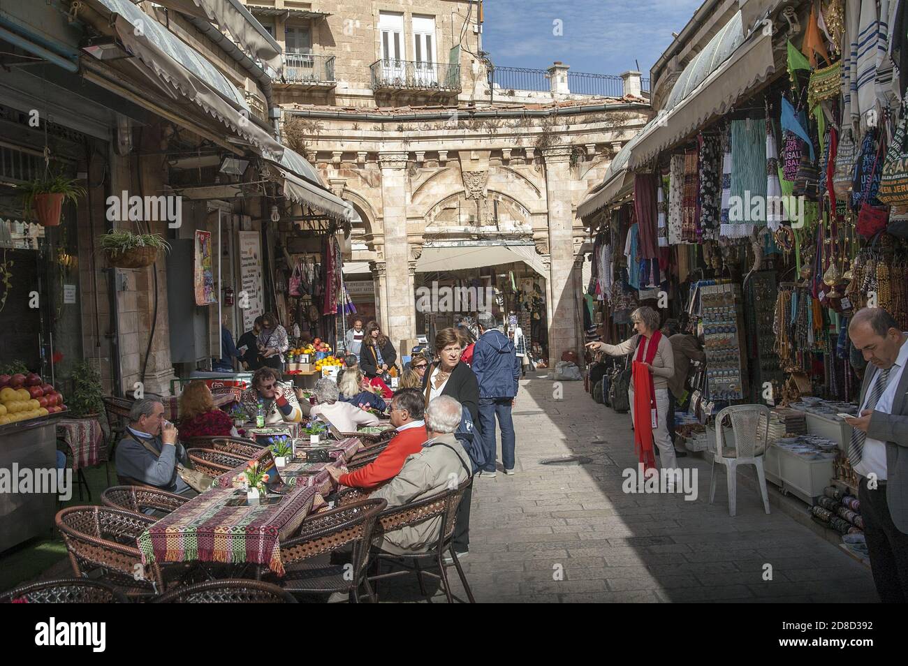 ירושלים, Jerusalem, القدس, Jerozolima, Israel, Izrael, ישראל; eine der Straßen mit Geschäften in der Altstadt. Eine der Straßen in der Altstadt. Stockfoto