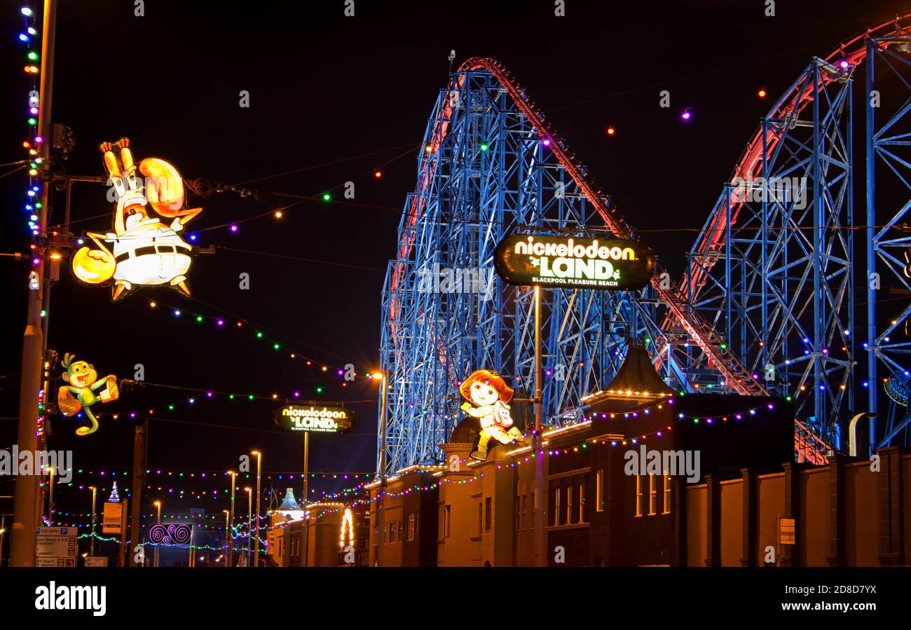 Der Geist der Blackpool Illuminations, mit dem Pleasure Beach im Hintergrund Stockfoto