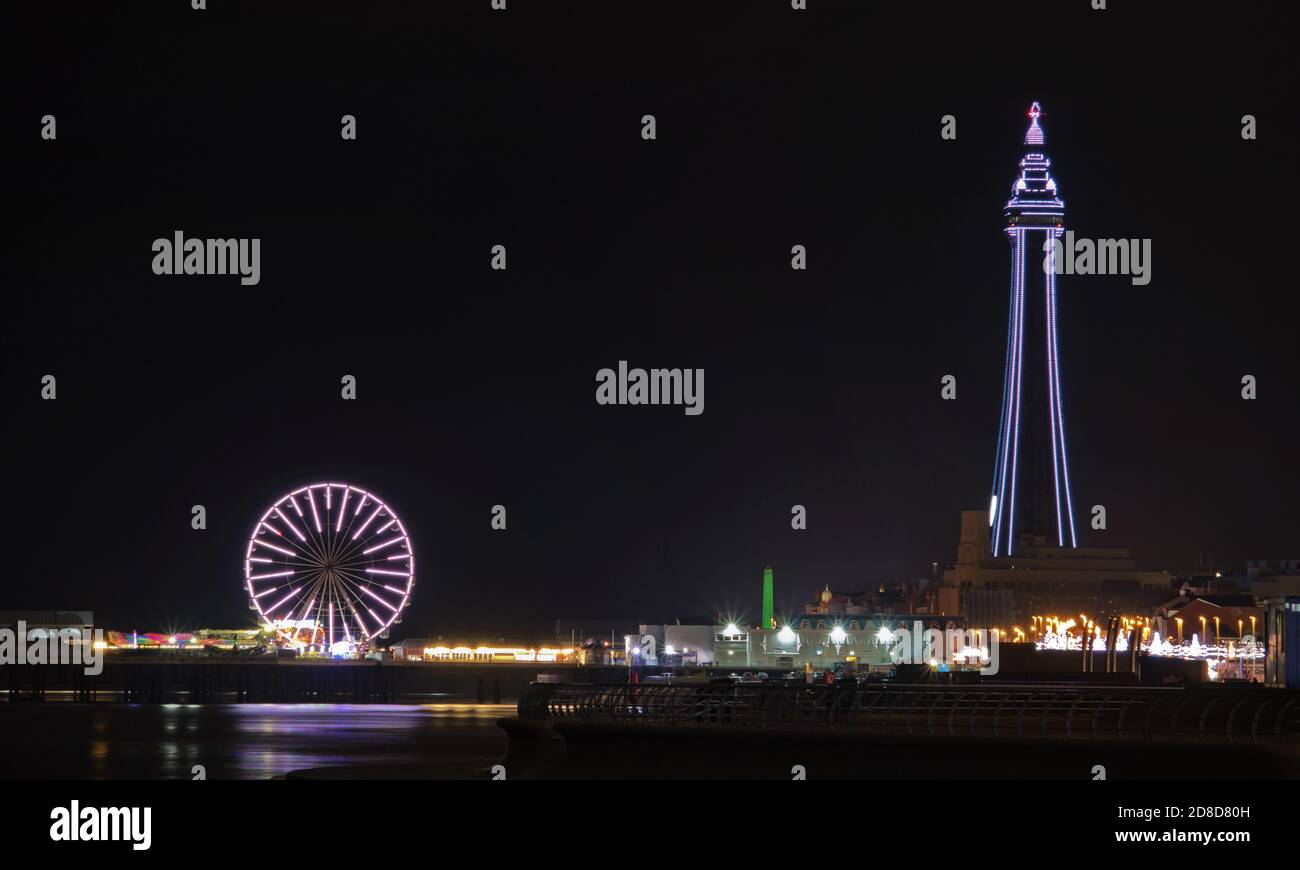 Blackpool bei Nacht, während der Beleuchtung Stockfoto