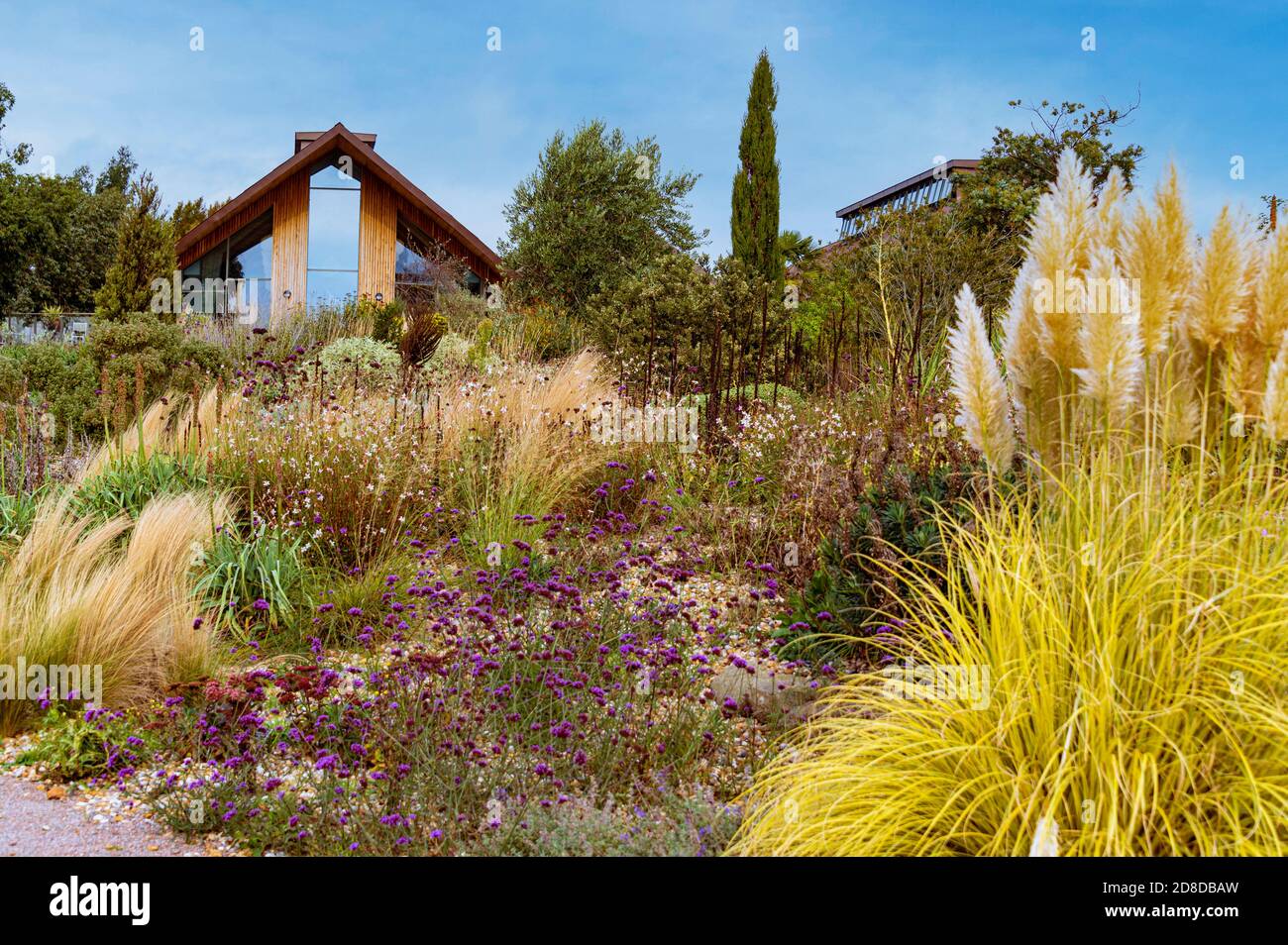 Hilltop Lodge RHS Hyde Hall. Herbst Trockengarten Royal Horticultural Society, Essex. Stockfoto