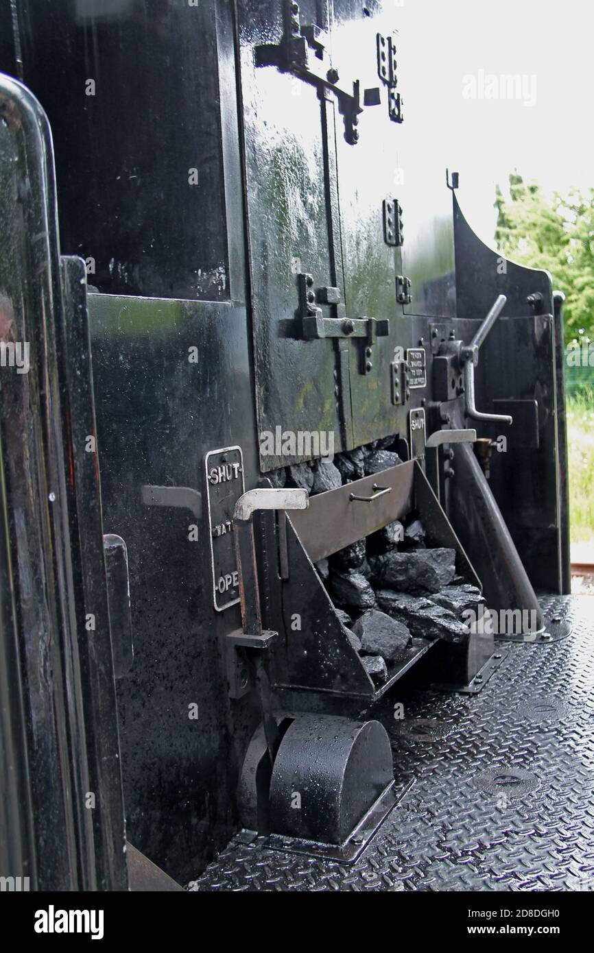 Große Klumpen Kohle in einem Dampfzug Motor Ausschreibung. Stockfoto