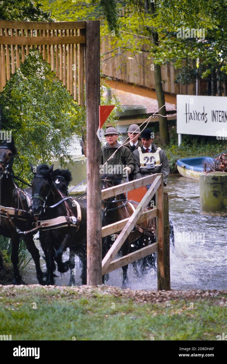 Prinz Philip, Duke of Edinburgh im Wettbewerb mit der Kutschenfahrt. Windsor Horse Show. Berkshire, England, Großbritannien um 1989 Stockfoto