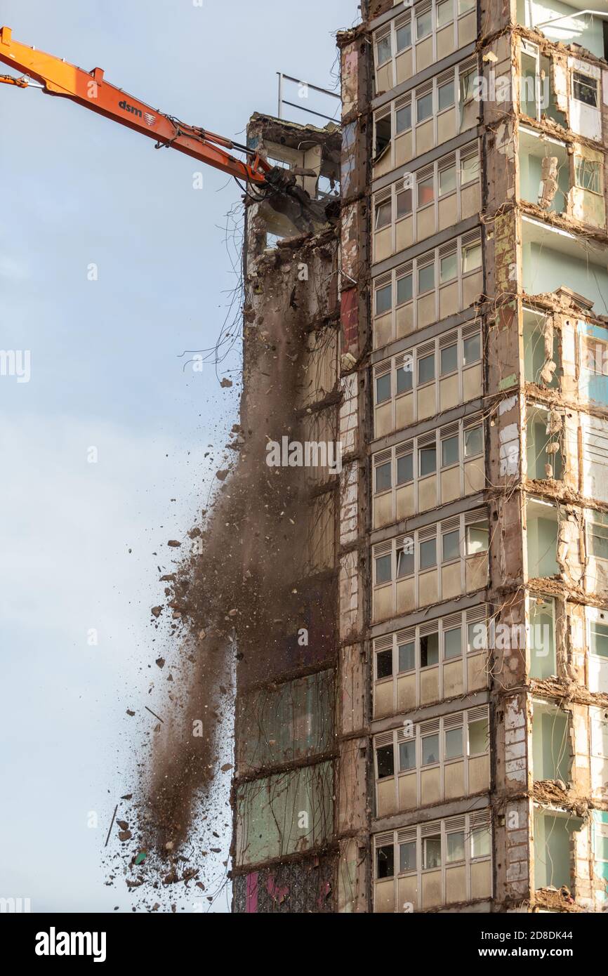 Hochhaus Wohnblock wird abgerissen, Netherton, West Midlands UK Stockfoto