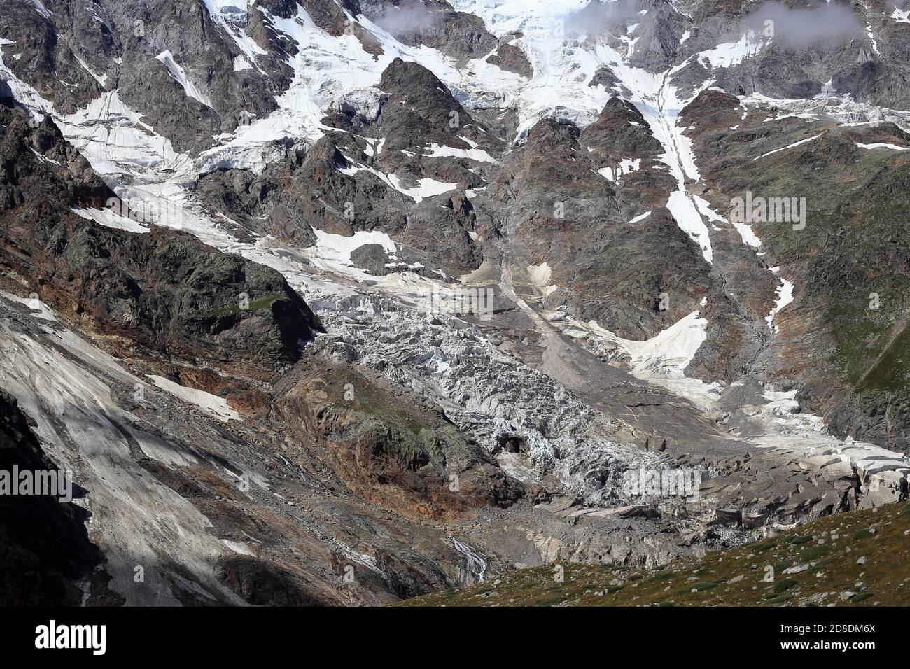 Detail des Monte Rosa Gletschers, Italien, im Sommer, auf 2000 Metern. Stockfoto