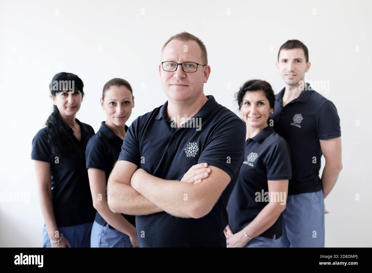 Zahnarztpraxis, Arzt und sein Team, Portrait.Teamwork Stockfoto