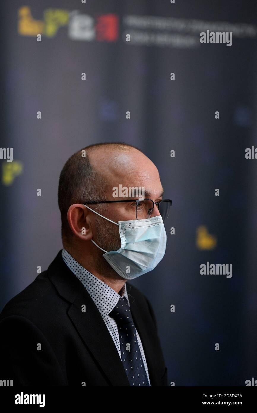 Prag, Tschechische Republik. Okt. 2020. Der neue Gesundheitsminister Jan Blatny, der Roman Prymula ersetzt, nimmt an einer Pressekonferenz zur Amtseinführung des tschechischen Ministerpräsidenten Andrej Babis am 29. Oktober 2020 in Prag Teil. Kredit: Ondrej Deml/CTK Foto/Alamy Live Nachrichten Stockfoto