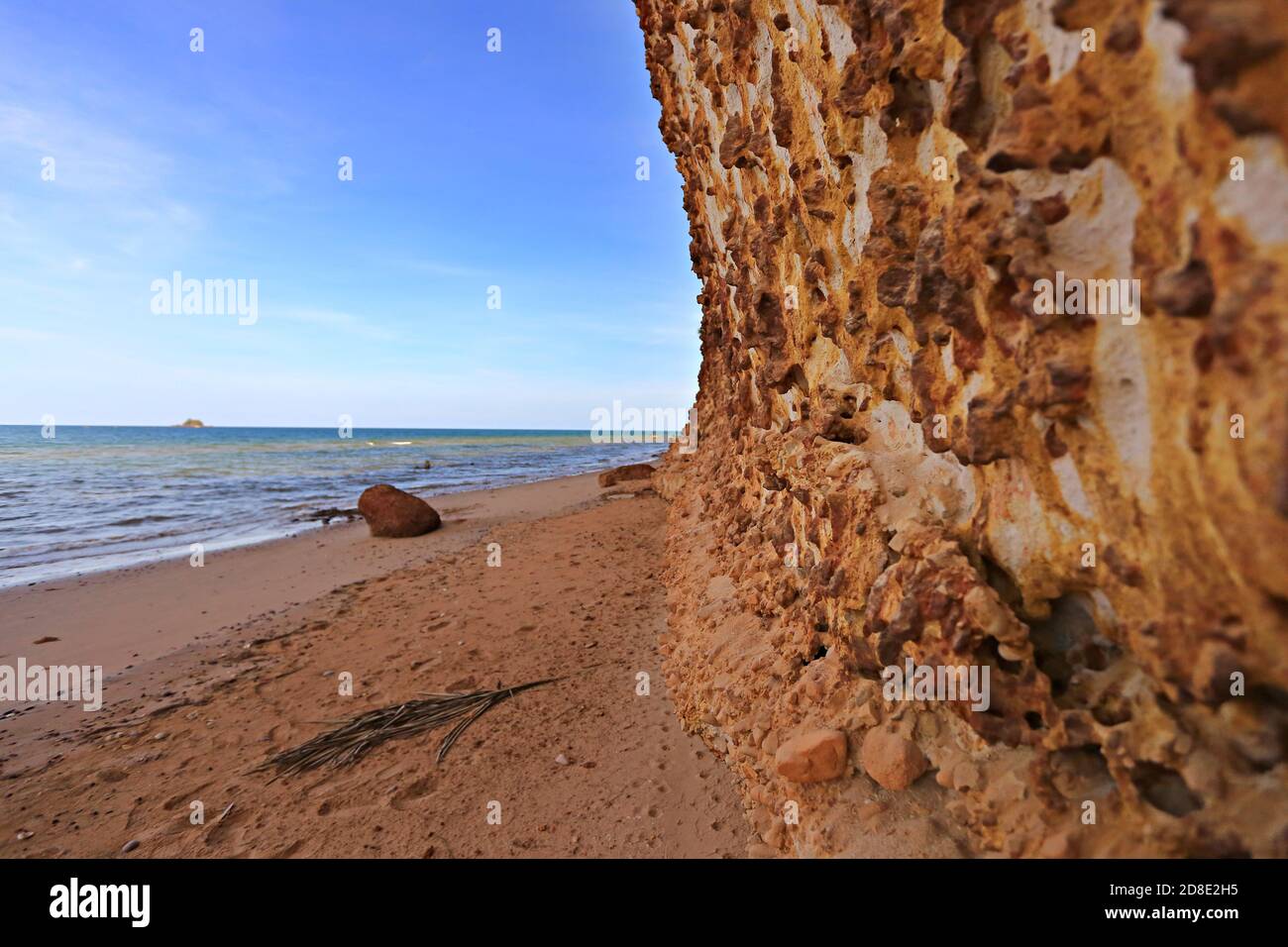 Nahaufnahme der Schieferwand am Red Cliff (Fung Daeng) bang sa phan Prachuap khiri khan, Thailand Stockfoto