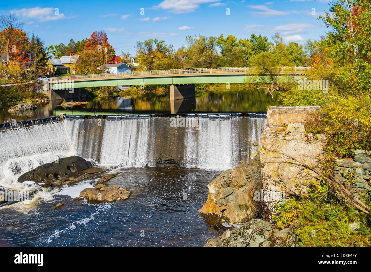 Der Damm und die Wasserfälle am Missisquoi River bei Enosburg Falls, Vermont Stockfoto