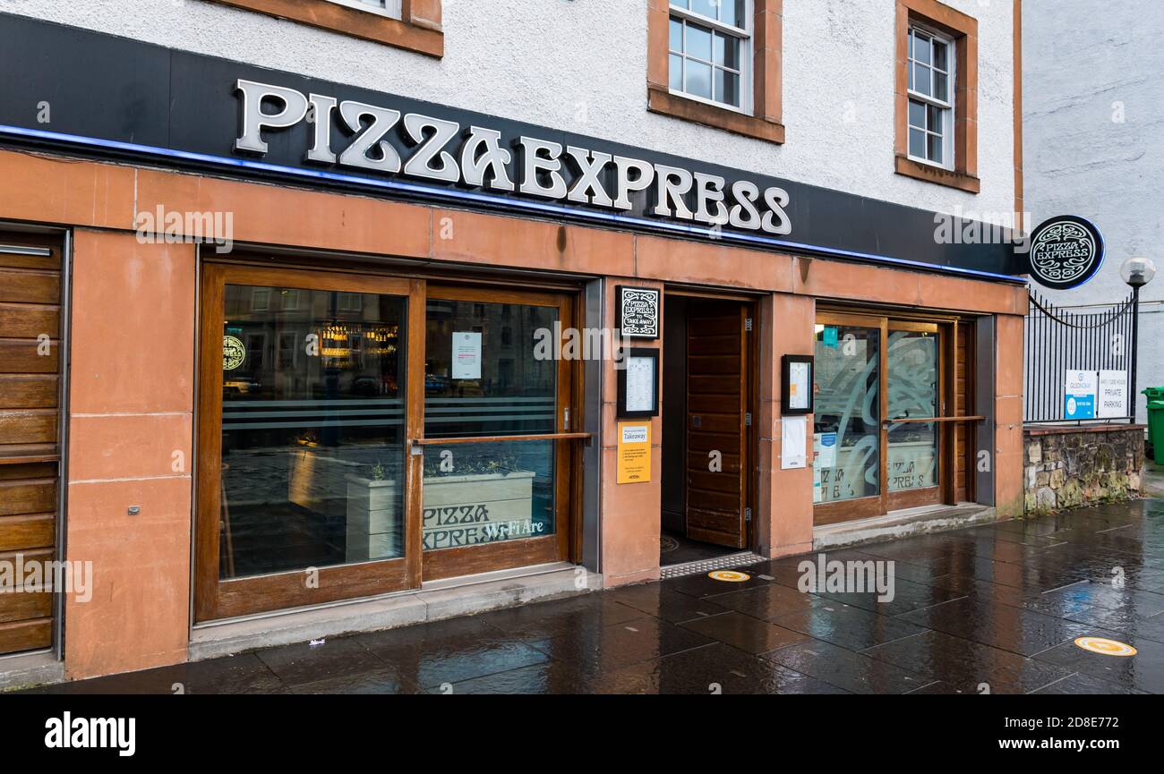Pizza Express-Restaurant, das nur zum Mitnehmen serviert, während der Pandemiebeschränkungen von Covid-19, The Shore, Leith, Edinburgh, Schottland, Großbritannien Stockfoto