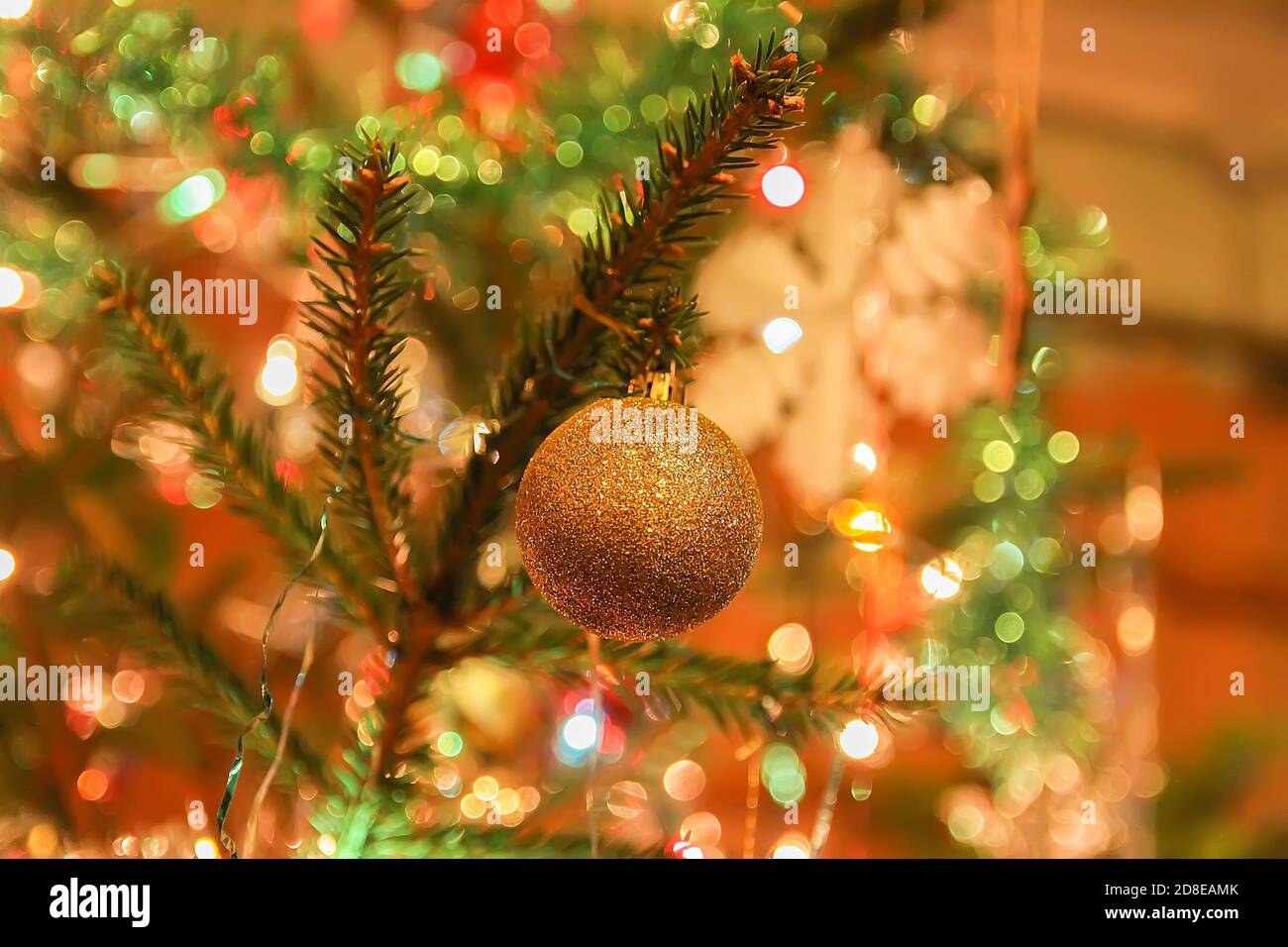 Dekoriert traditionellen Weihnachtsbaum Zweige. Stockfoto