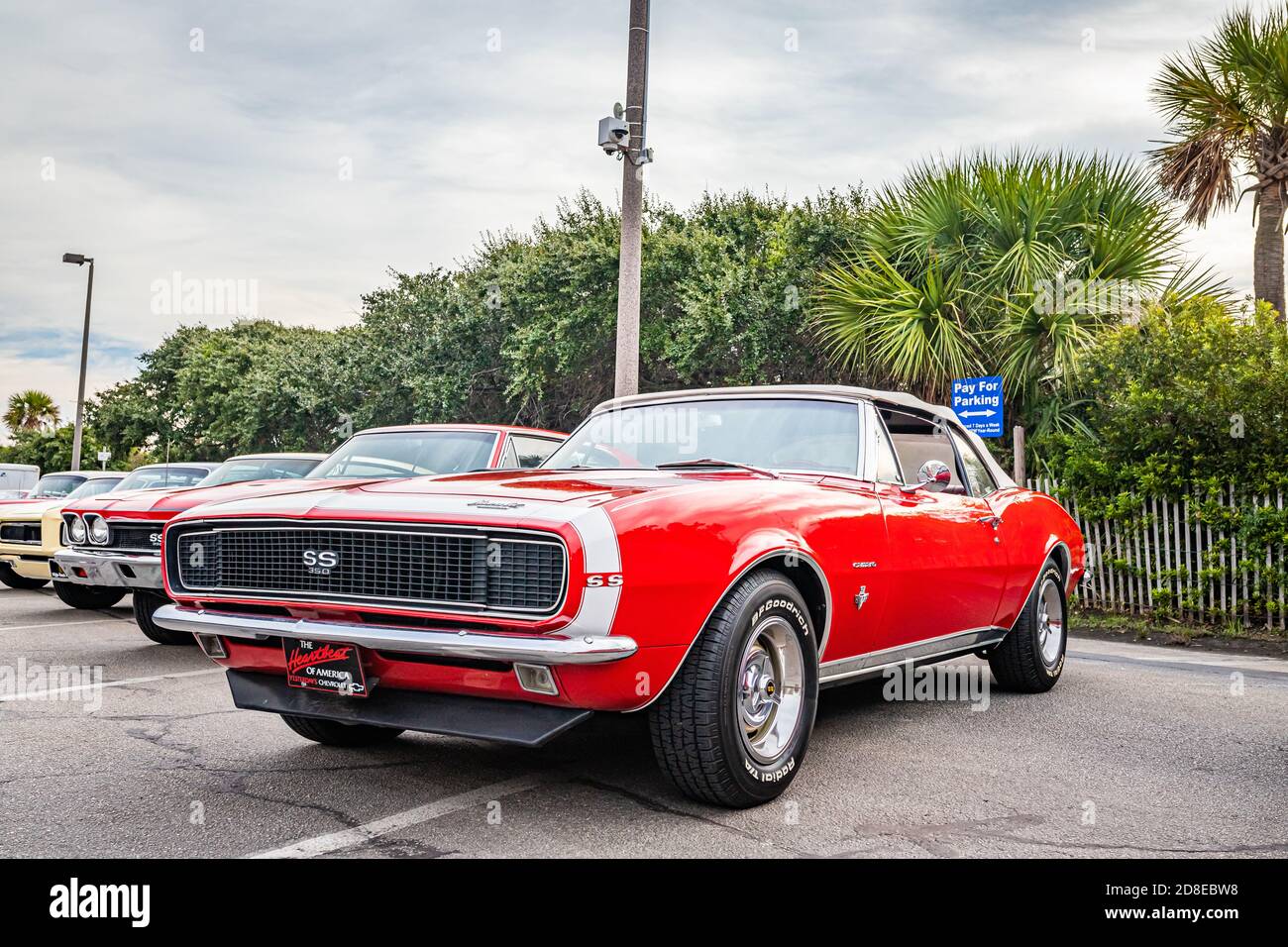 Tybee Island, GA - 3. Oktober 2020: 1967 Chevrolet Camaro SS Cabrio auf einer lokalen Auto-Show. Stockfoto