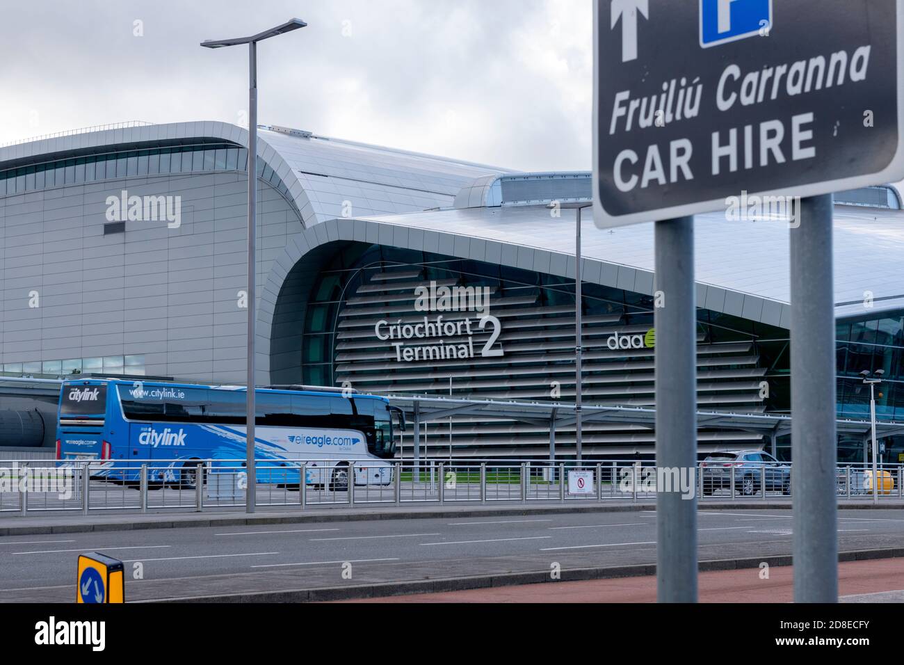 Mietwagen-Schild am Terminal 2 Dublin Airport oder International Flughafen Irland Europa Stockfoto