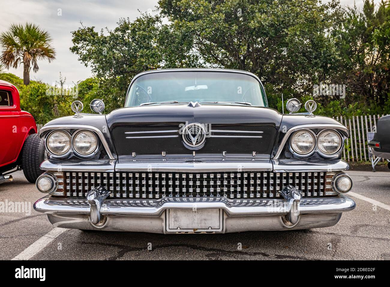 Tybee Island, GA - 3. Oktober 2020: 1958 Buick Super Riviera Hardtop Coupé auf einer lokalen Auto-Show. Stockfoto