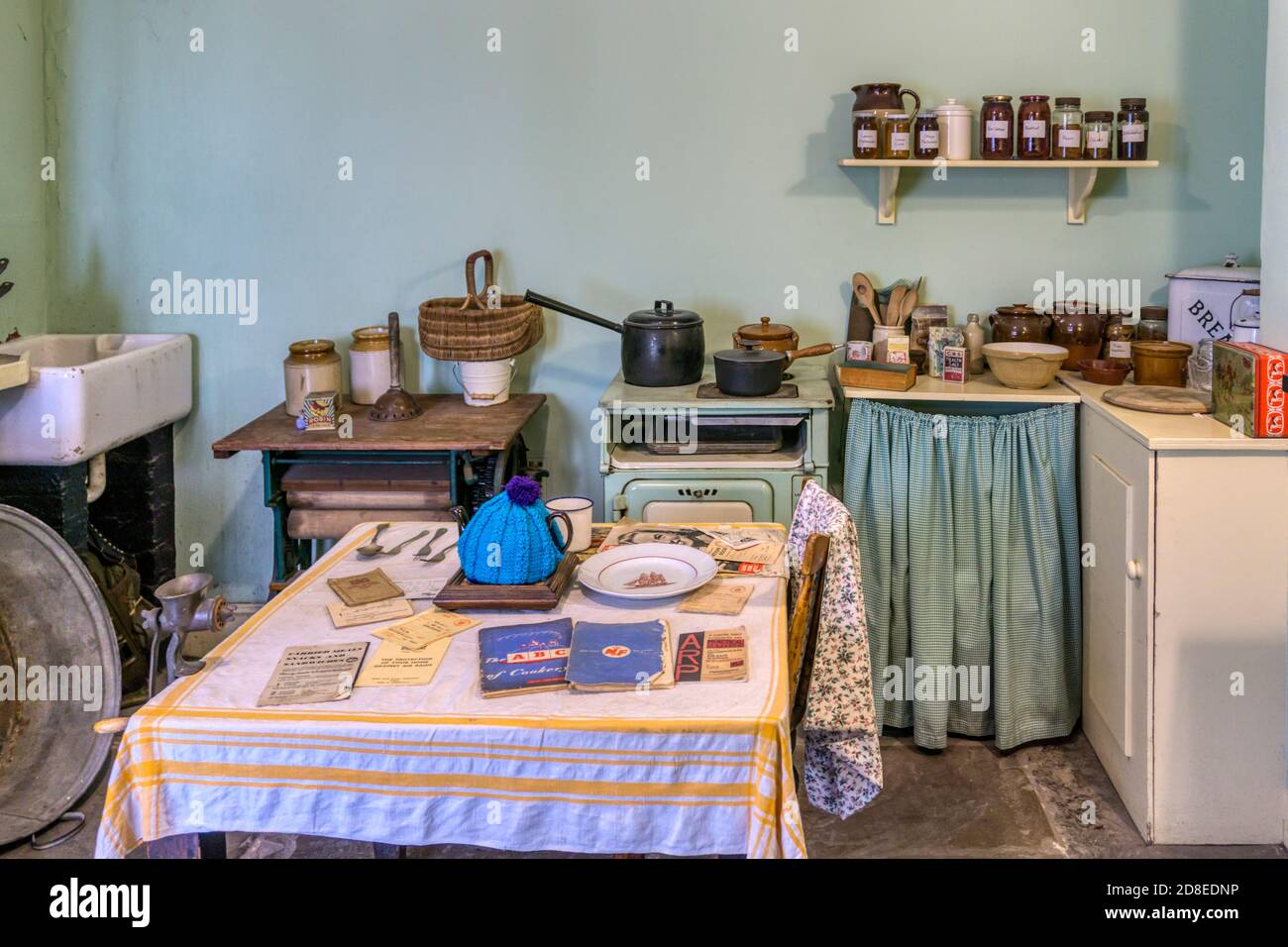 Das Innere des Piermaster's House Museums in Liverpool. Zimmer rekonstruiert, wie es zur Zeit des Zweiten Weltkriegs war. Stockfoto