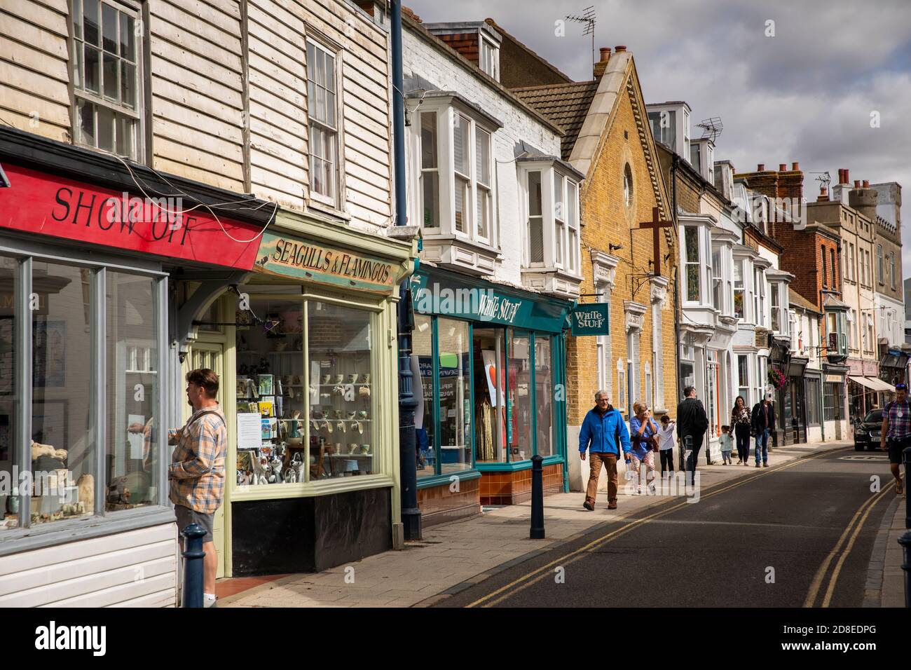 UK, Kent, Whitstable, Harbour Street, White Stuff National Store unter kleinen unabhängigen Geschäften Stockfoto