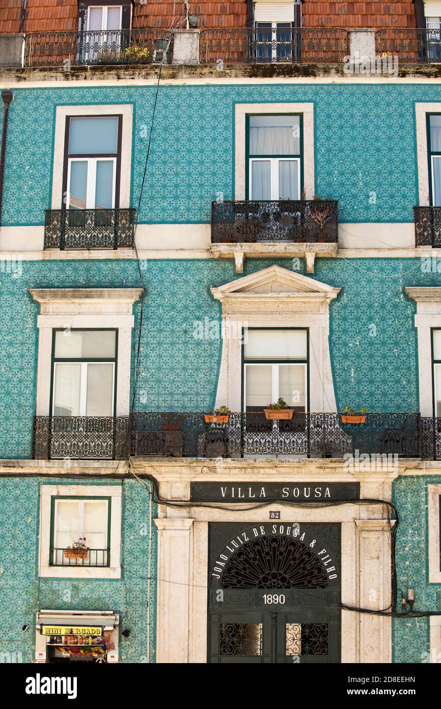 Azulejos Fliesen auf der Außenseite der Häuser in der Alfama - Lissabon, Portugal, Europa. Stockfoto