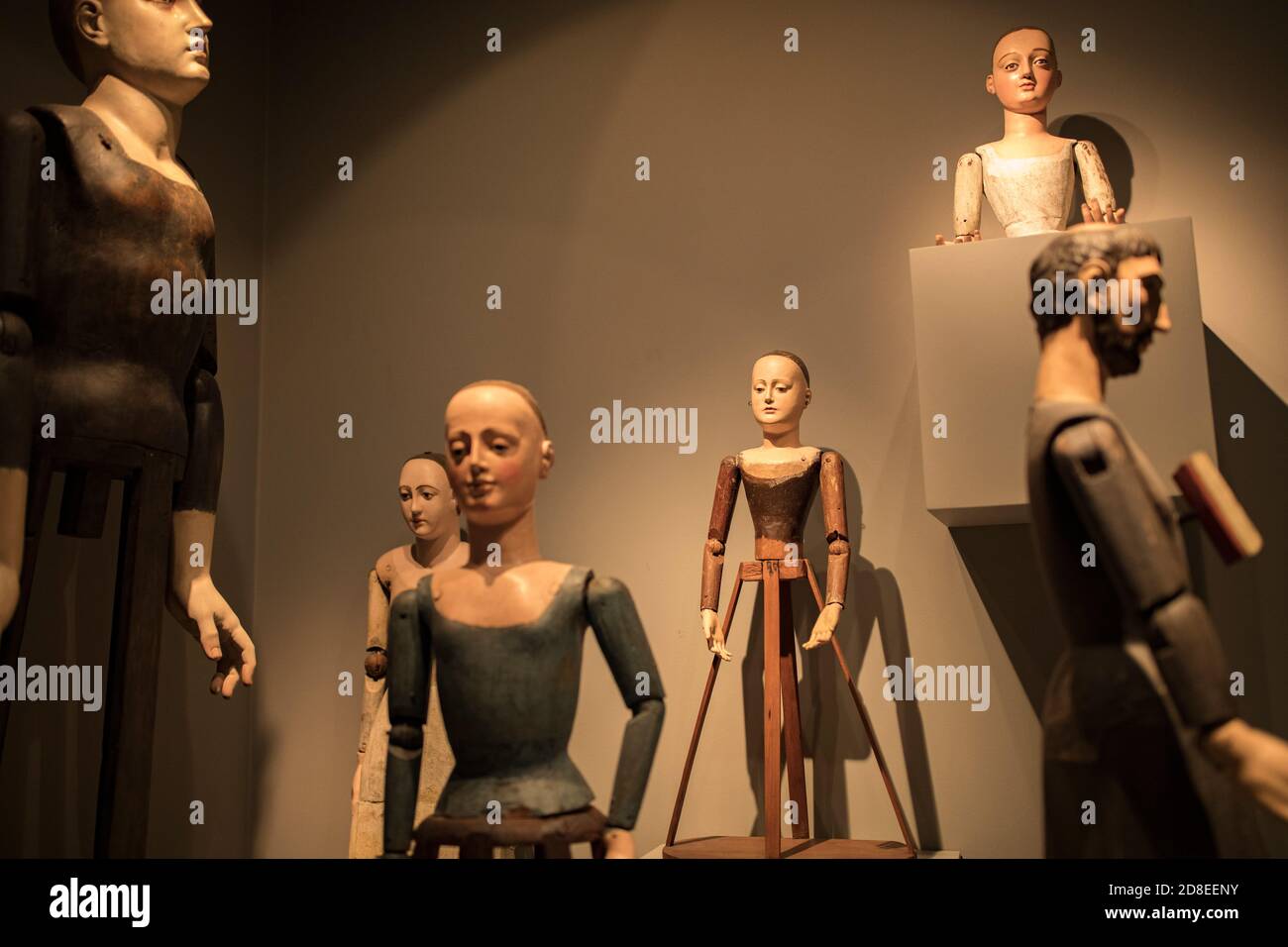 Holzmodellfiguren im Nationalmuseum für Alte Kunst in Lissabon, Portugal, Europa. Stockfoto