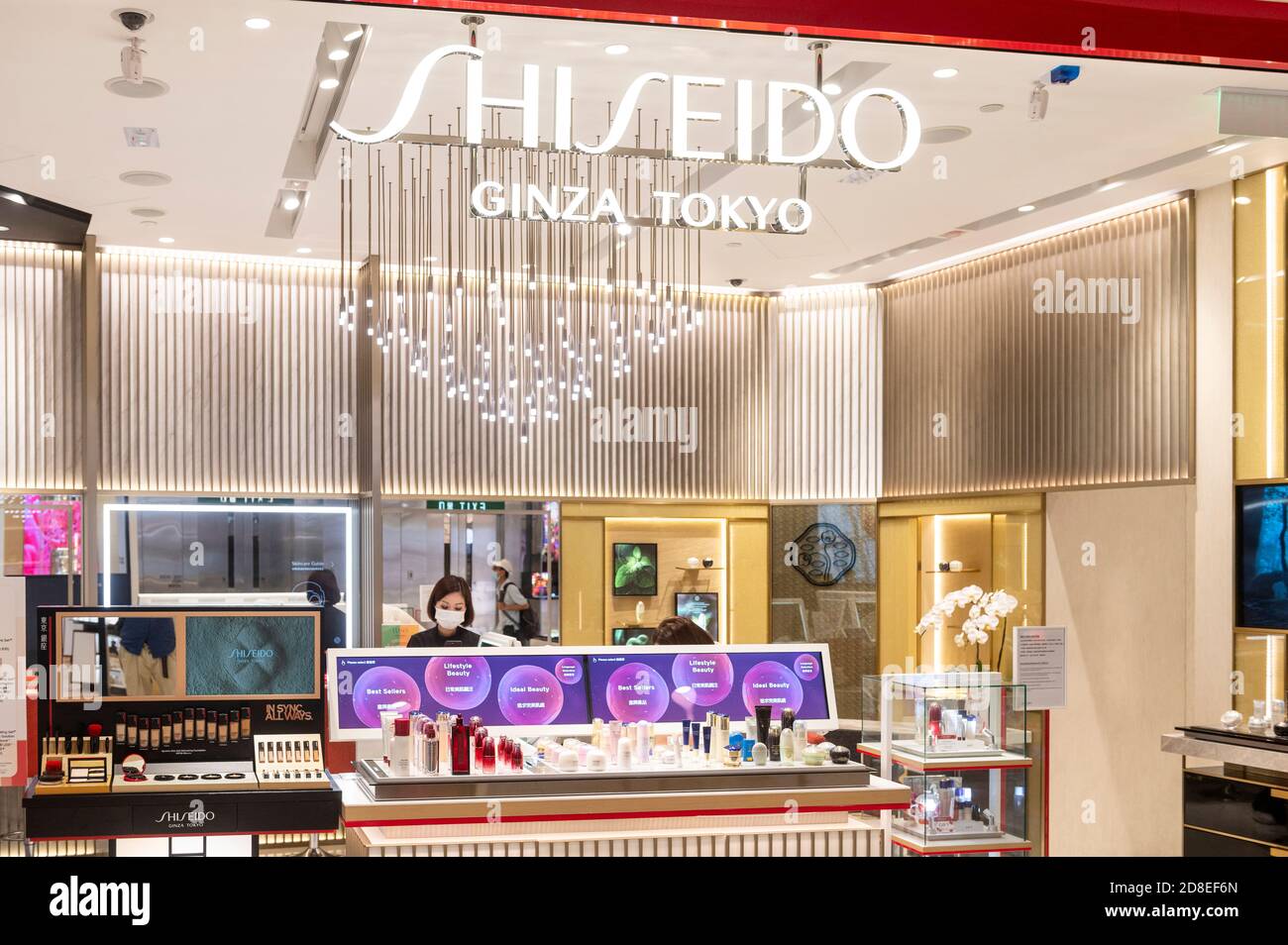 Japanisches multinationales Körperpflegeunternehmen, Shiseido Geschäft in Hongkong gesehen. Stockfoto