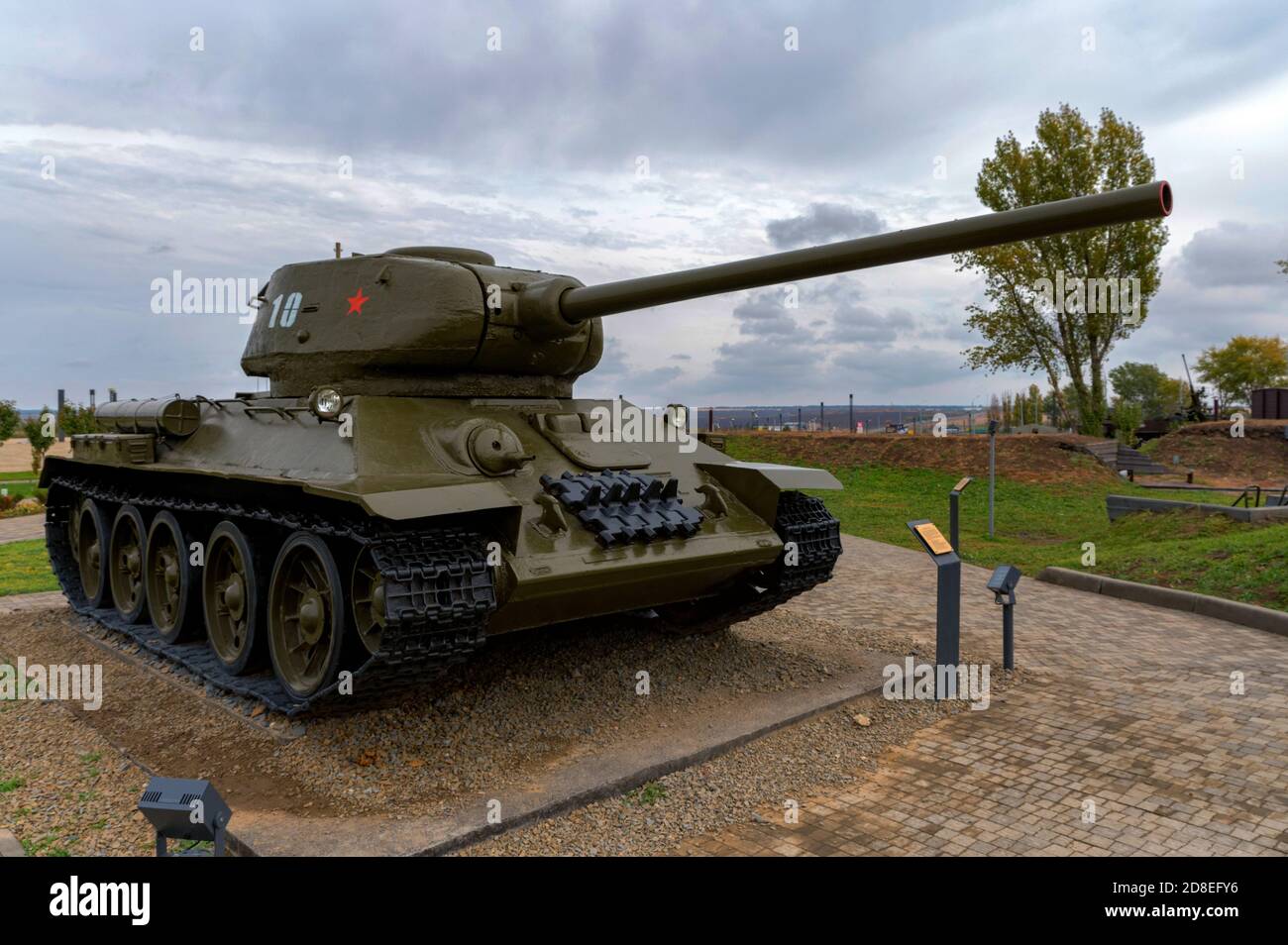 SAMBEK, RUSSLAND - CA. OKTOBER 2020: Mittlerer Panzer T-34-85 Stockfoto