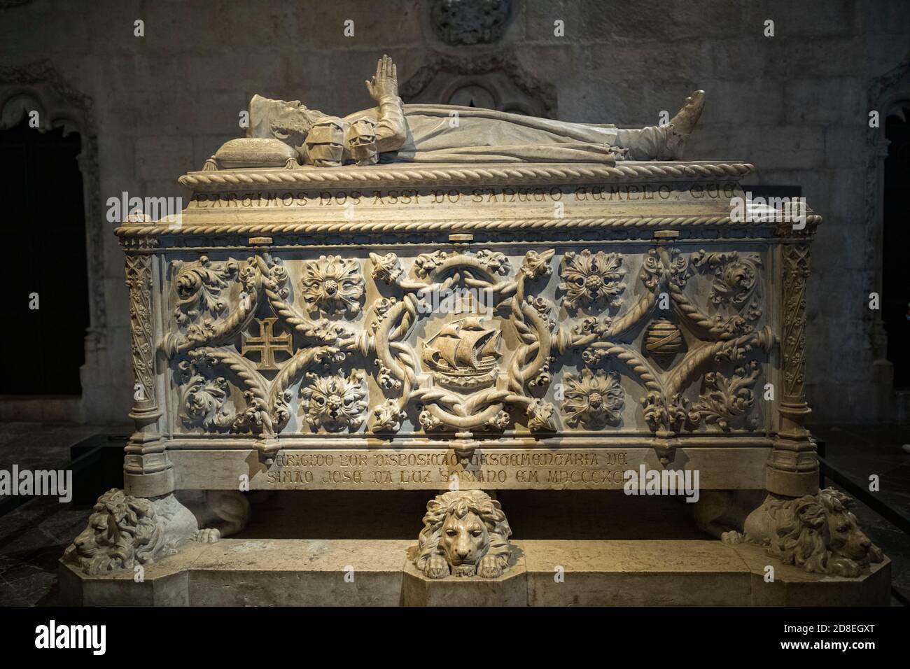 Grab von Vasco da Gama im Inneren des Klosters Jerónimos in Lissabon, Portugal, Europa. Stockfoto