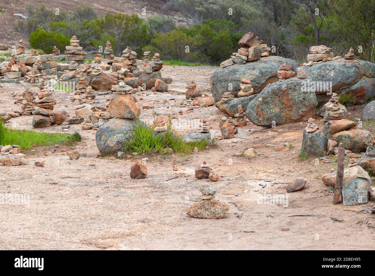 Künstlich hergestellte Steinhaufen auf dem Hyden Rock, Westaustralien Stockfoto