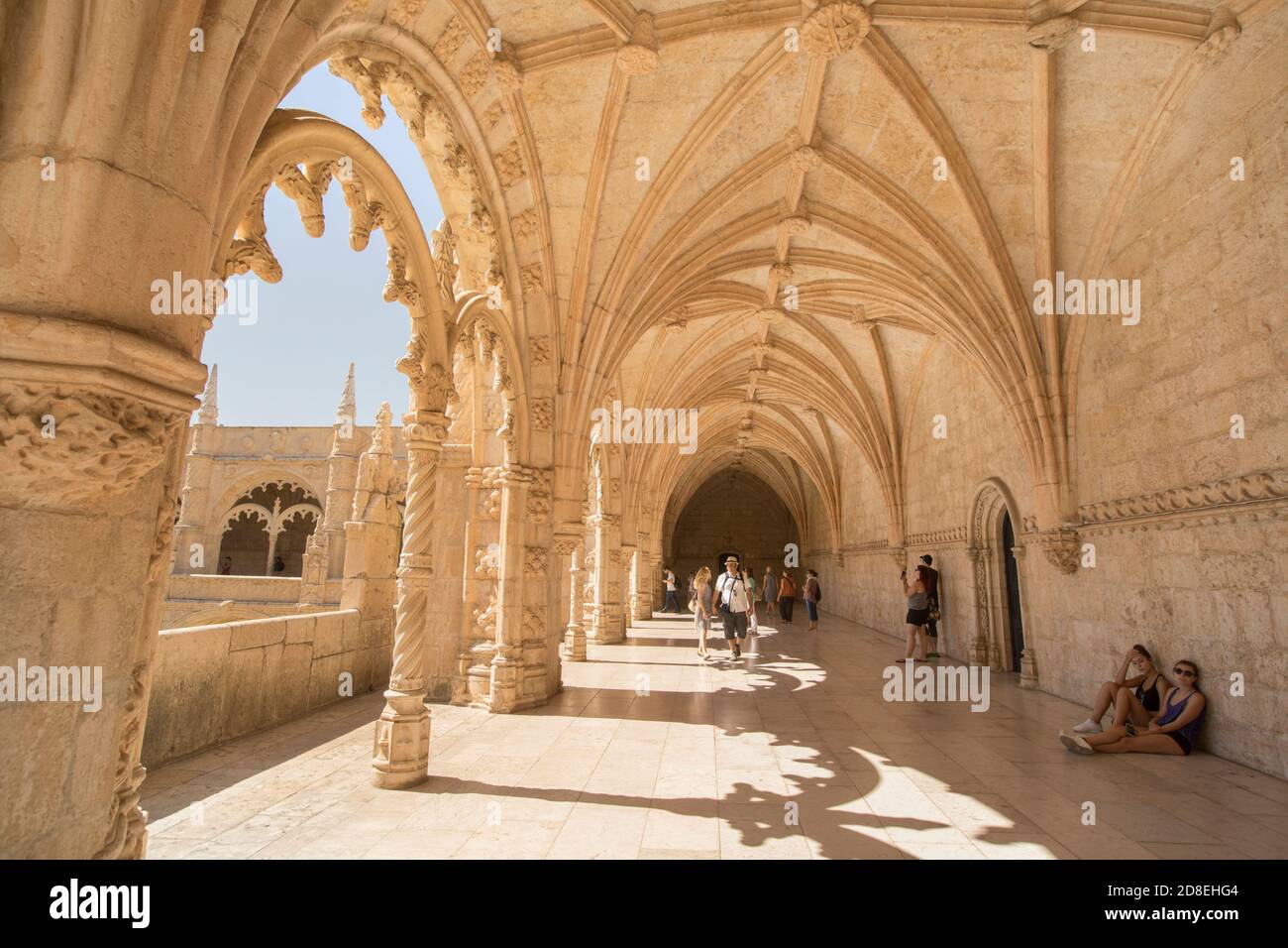 Innenkloster des Klosters Jerónimos in Lissabon, Portugal, Europa. Stockfoto