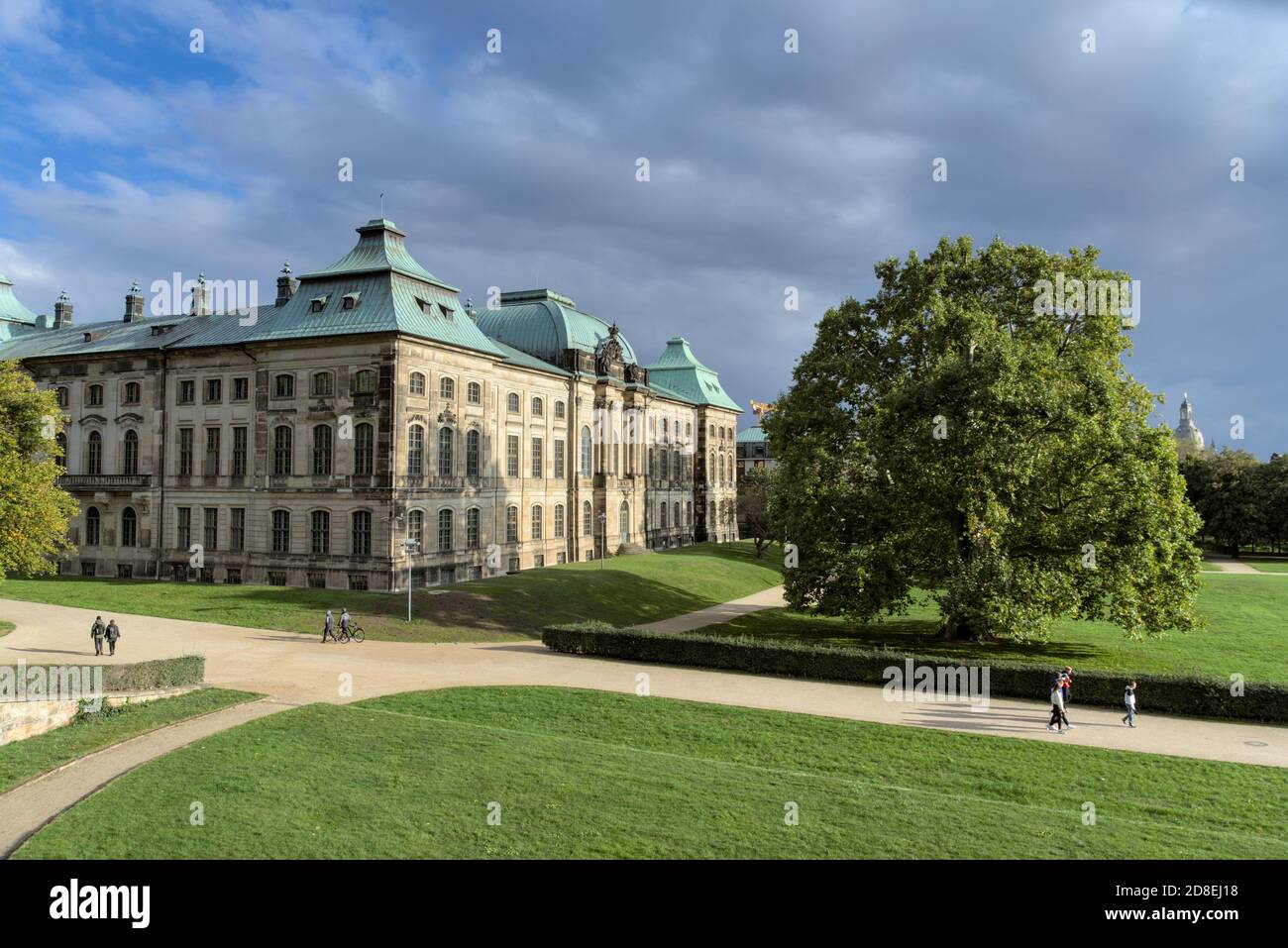 Japanischer Palast mit umliegenden Gärten in Dresden, Sachsen, Deutschland Stockfoto