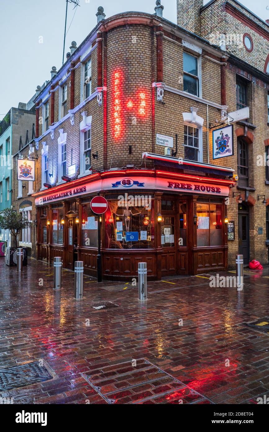 The Bricklayers Arms Pub Shoreditch - traditioneller britischer Pub im Herzen von Londons hipper Gegend Shoreditch. Stockfoto
