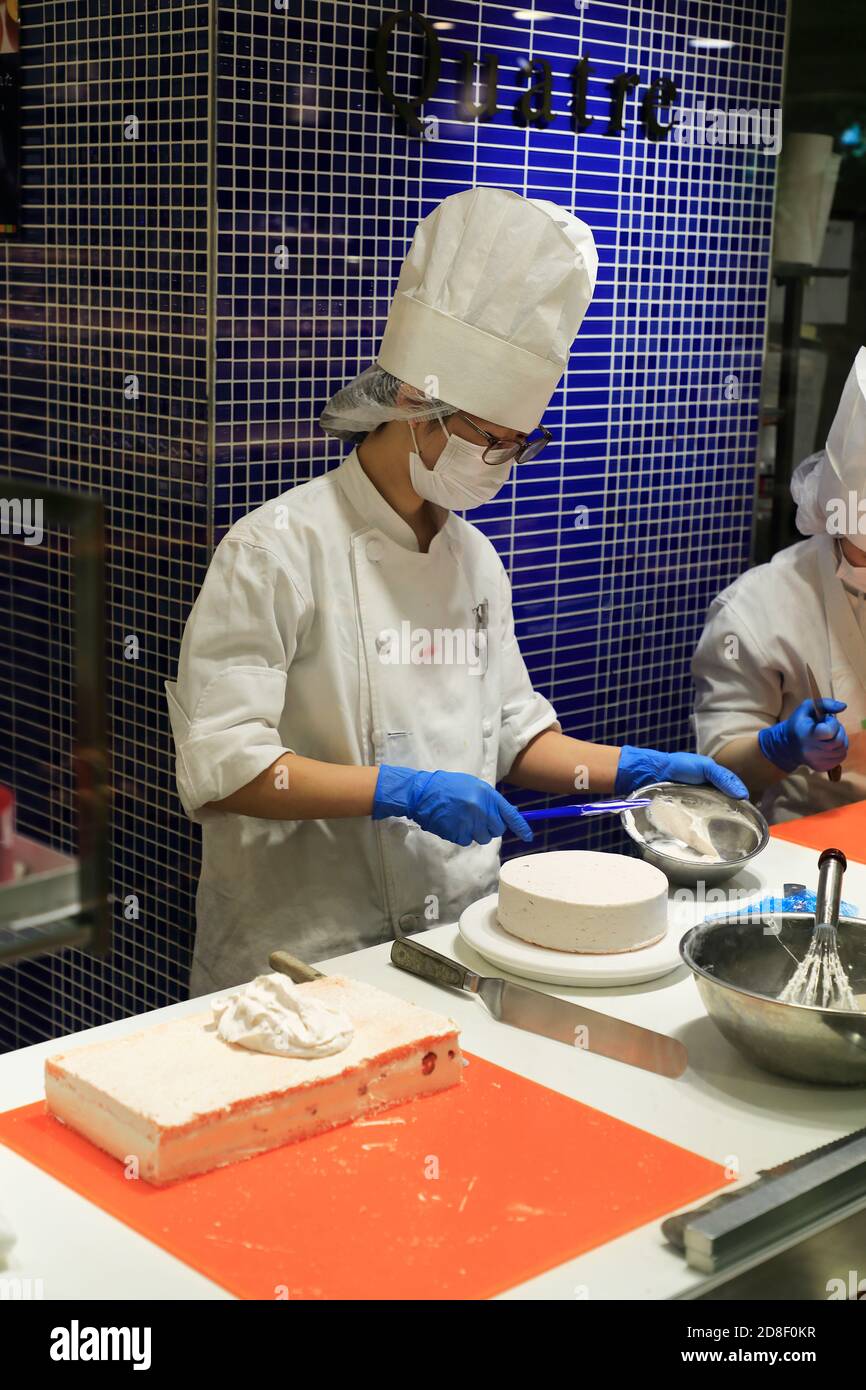 Konditormeister arbeiten in Tokyu Food Show im Keller von Tokyu Kaufhaus.Shibuya.Tokyo.Japan Stockfoto