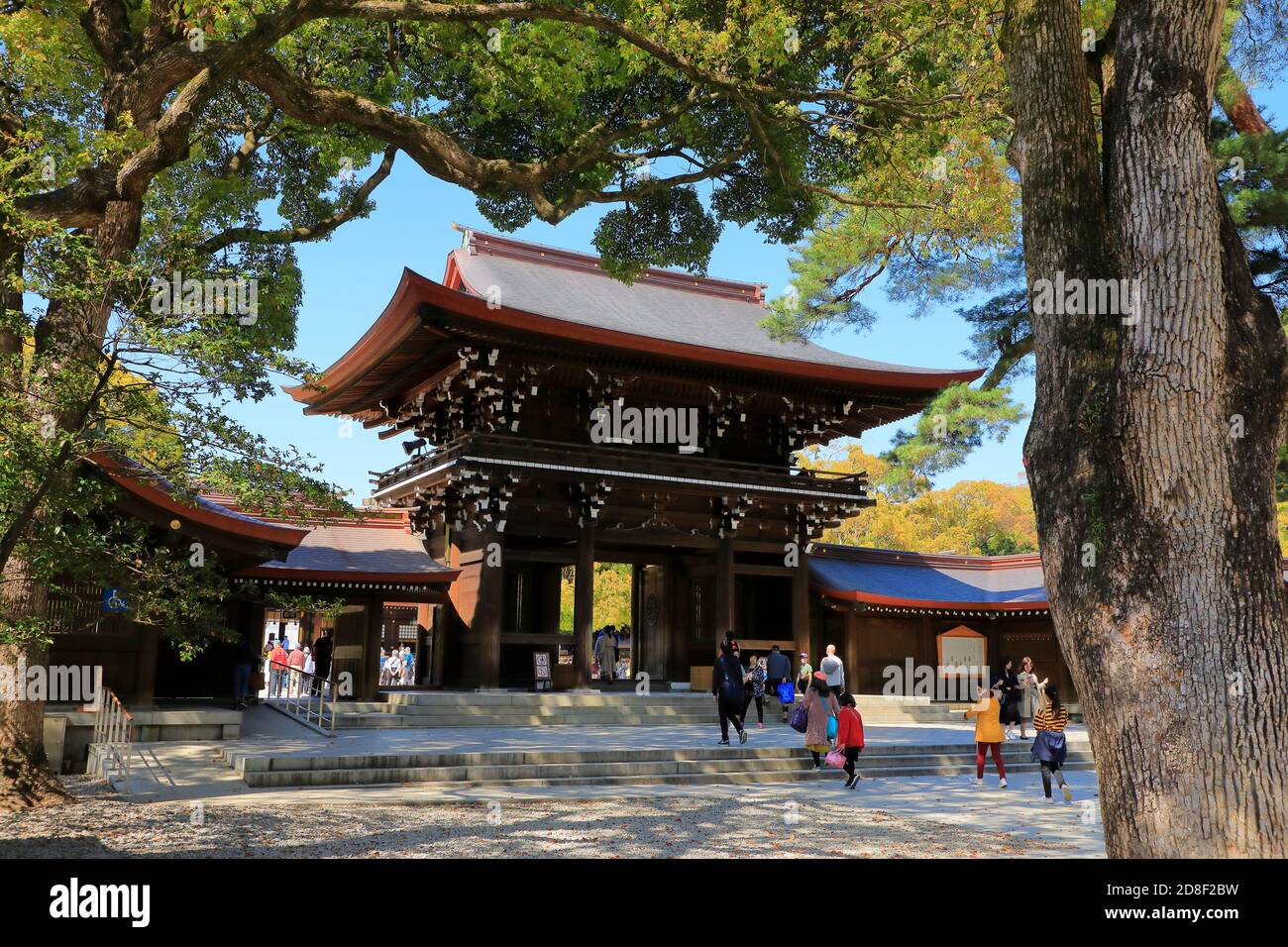 Minami-Shinmon Tor in Meiji Jingu (Meiji Schrein).Shibuya.Tokyo.Japan Stockfoto