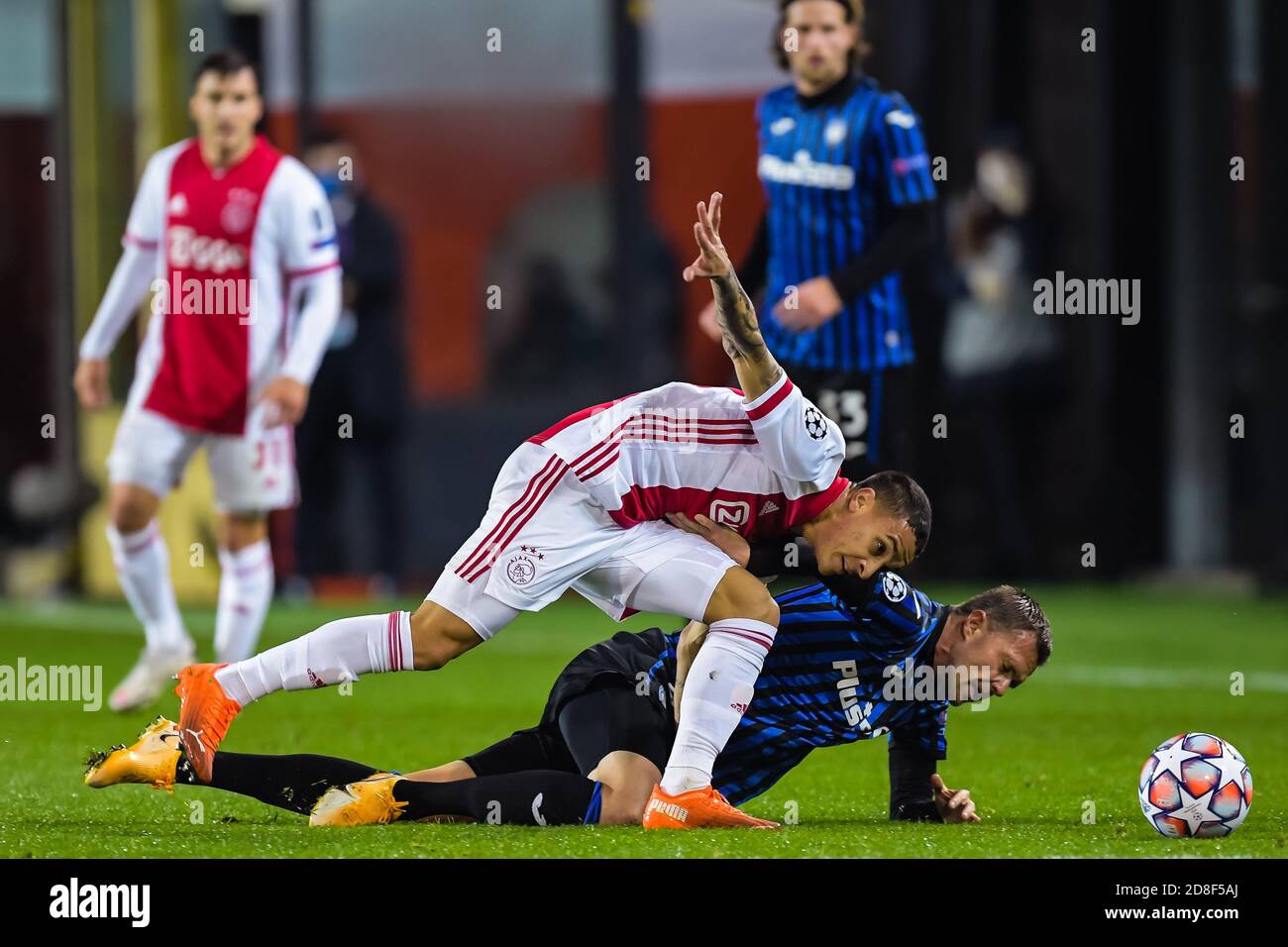 BERGAMO, ITALIEN - 27. OKTOBER: Antony Matheus dos Santos von Ajax, Josip Illcic von Atalanta BC vor dem UEFA Champions League Spiel zwischen Atalanta Bergamo und Ajax am 21. Oktober 2020 in Amsterdam, Niederlande (Foto: Gerrit van Keulen/Orange Pictures) Stockfoto