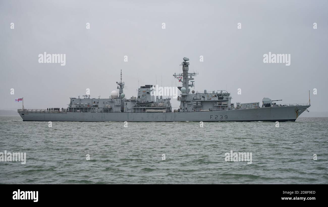 Die Königliche Navy Typ 23 Fregatte HMS Richmond (F239) kam am Morgen des 29. Oktober 2020 in Portsmouth Naval Base, Großbritannien an. Stockfoto
