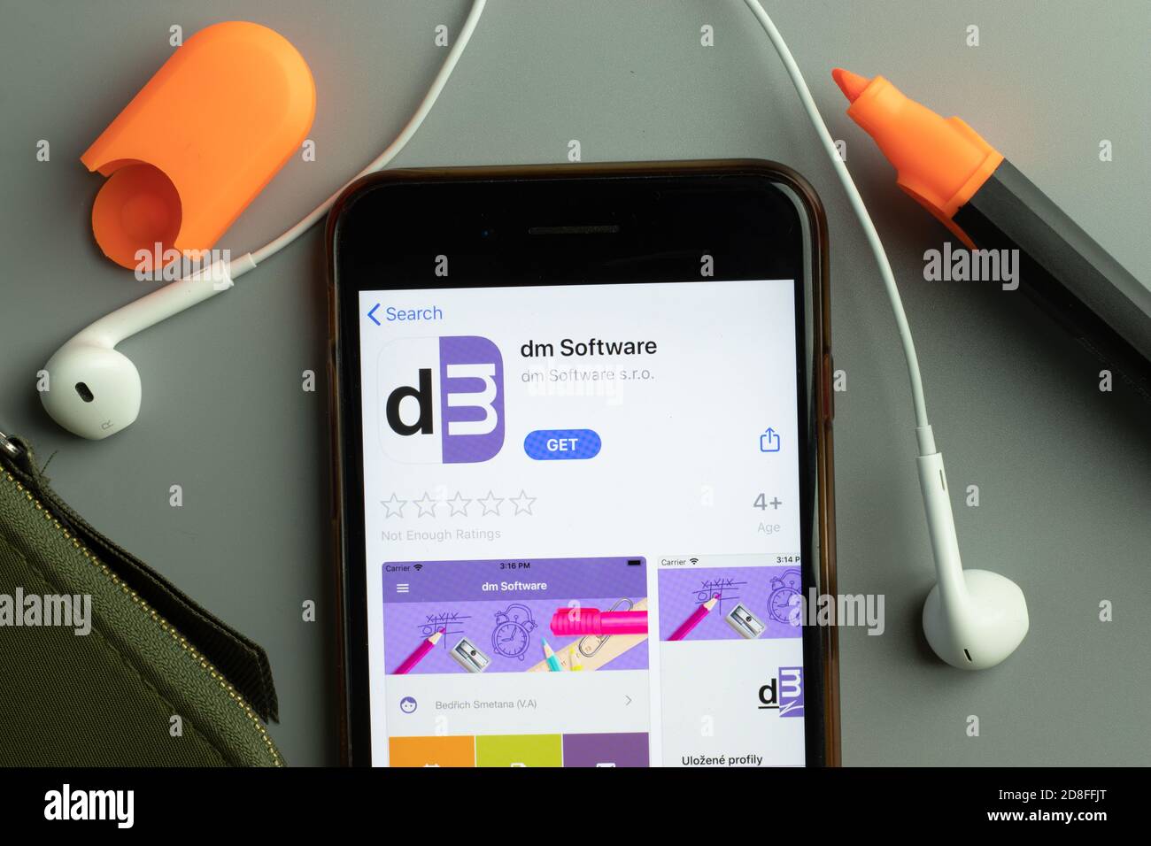 New York, USA - 26. Oktober 2020: dm Software Mobile App Icon Logo auf dem Handy-Bildschirm Nahaufnahme, illustrative Editorial Stockfoto